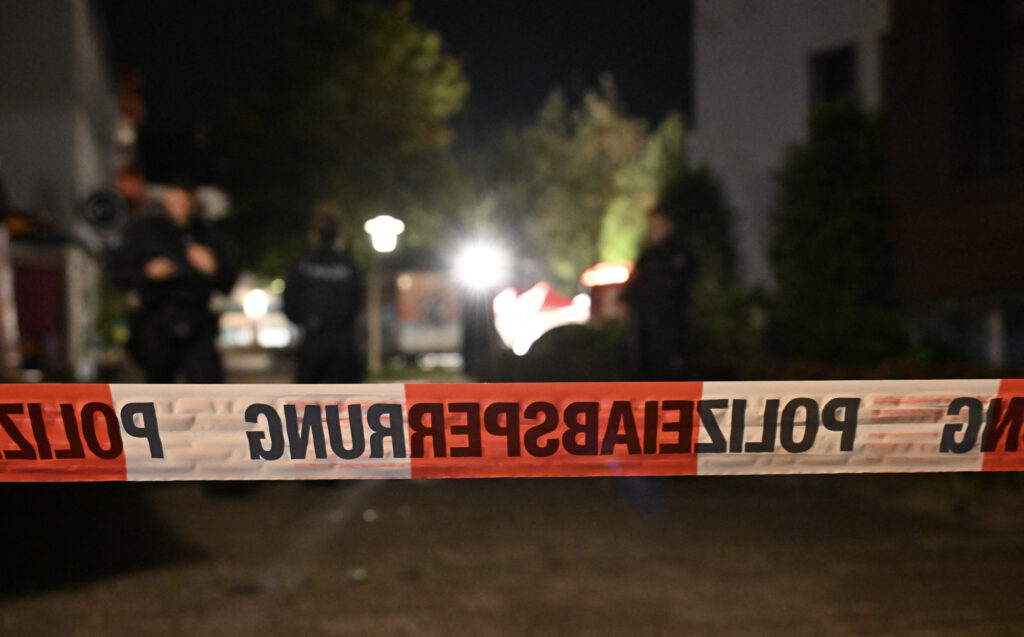 Συνελήφθη ο δράστης του μακελειού στο Ζόλινγκεν – Εξετάζεται η σχέση του Σύρου πρόσφυγα με την τρομοκρατική οργάνωση IS 4 Συνελήφθη ο δράστης του μακελειού στο Ζόλινγκεν – Εξετάζεται η σχέση του Σύρου πρόσφυγα με την τρομοκρατική οργάνωση IS