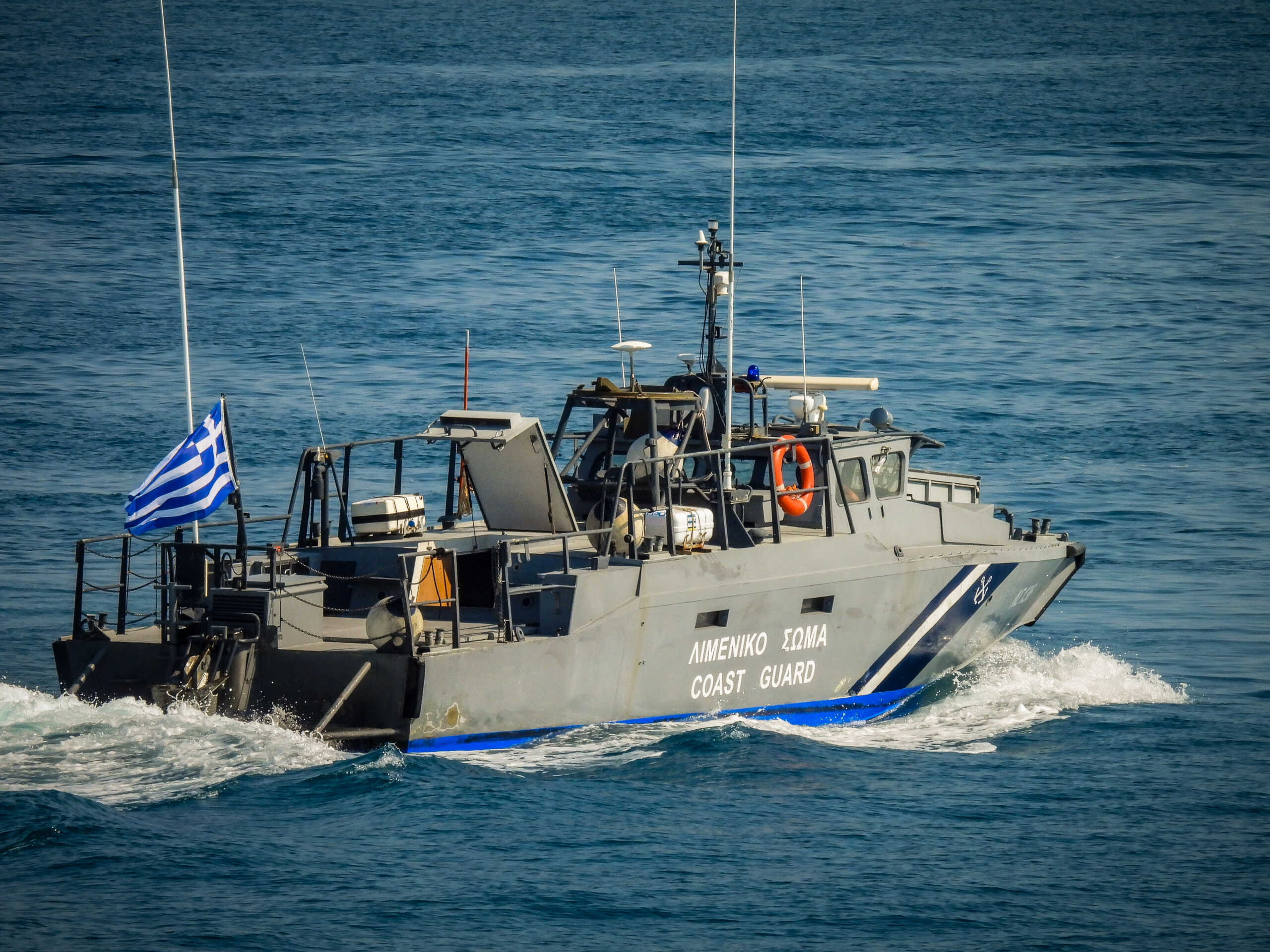 14 προσαγωγές από το λιμενικό στην Τήνο για τη συμπλοκή στο πλοίο «super express» που είχε αναχωρήσει για Ραφήνα