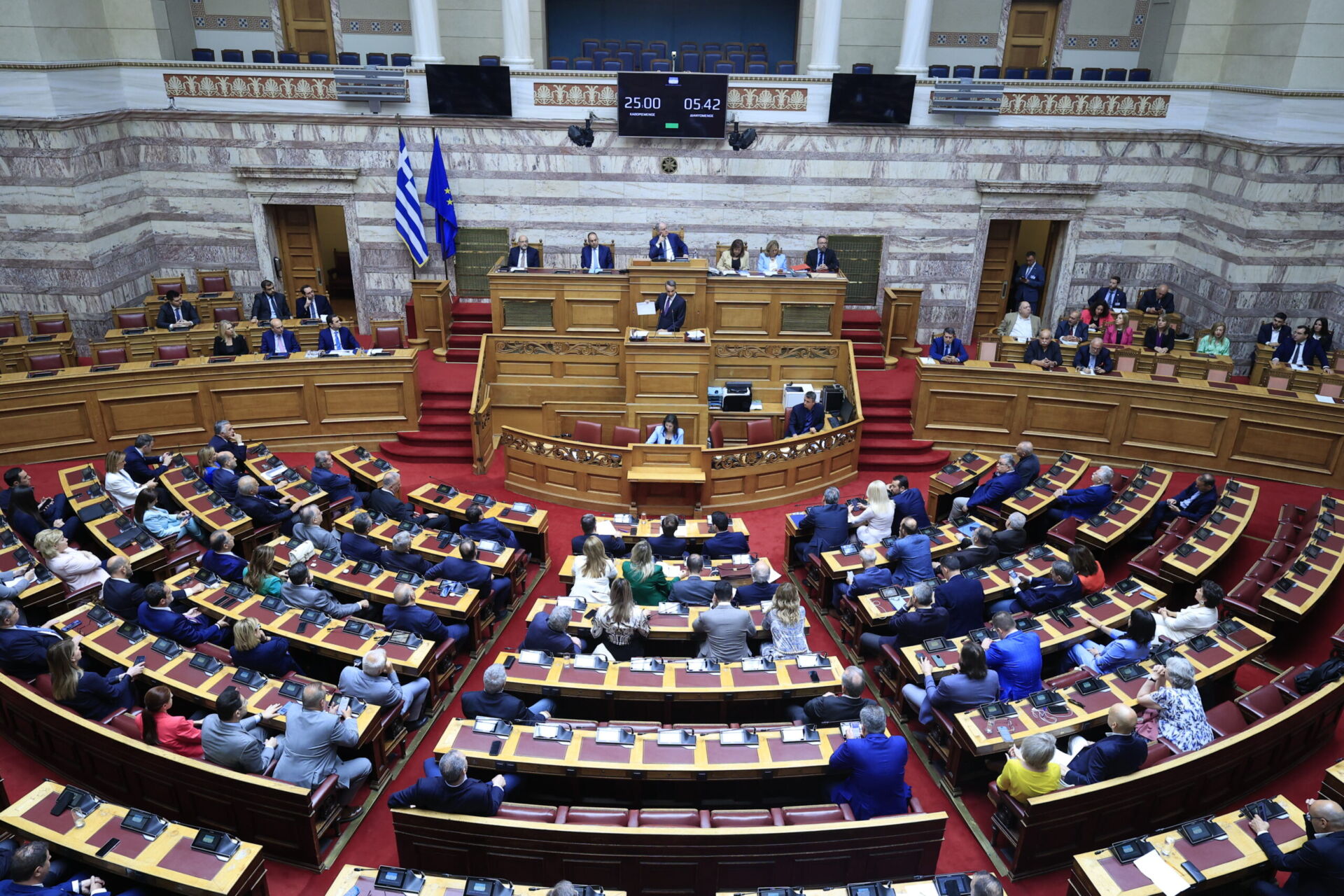 Προεδρικές εκλογές και θέμα της καθημερινότητας στο επίκεντρο της πολιτικής αντιπαράθεσης