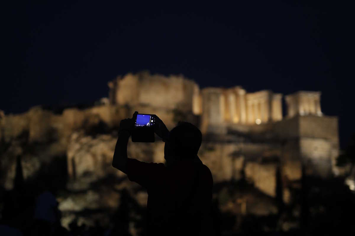 Εικόνες μαγείας από την πανσέληνο του Αυγούστου - 30% πιο λαμπερό είναι απόψε το «φεγγάρι του Οξύρρυγχου»