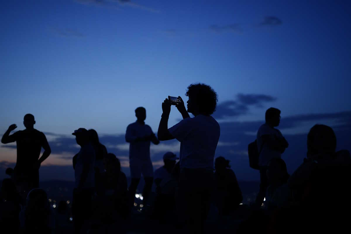 Εικόνες μαγείας από την πανσέληνο του Αυγούστου - 30% πιο λαμπερό είναι απόψε το «φεγγάρι του Οξύρρυγχου»