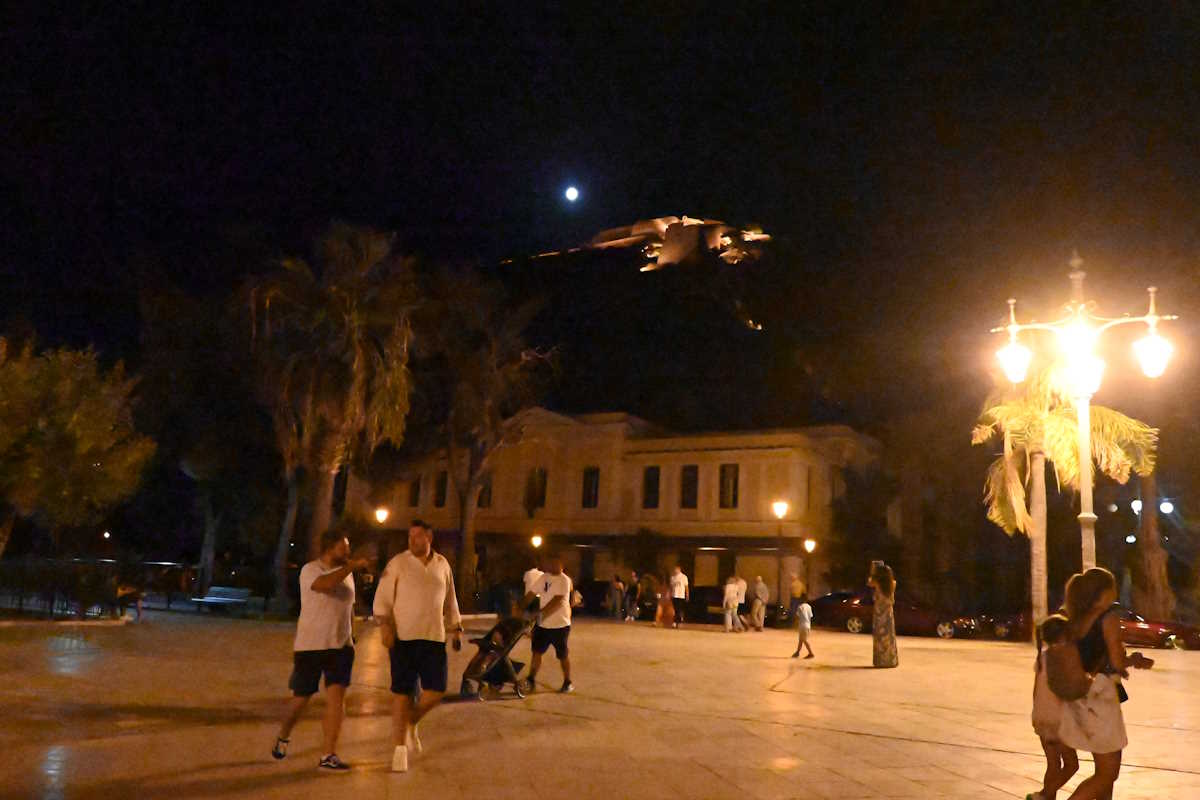 Εικόνες μαγείας από την πανσέληνο του Αυγούστου - 30% πιο λαμπερό είναι απόψε το «φεγγάρι του Οξύρρυγχου»