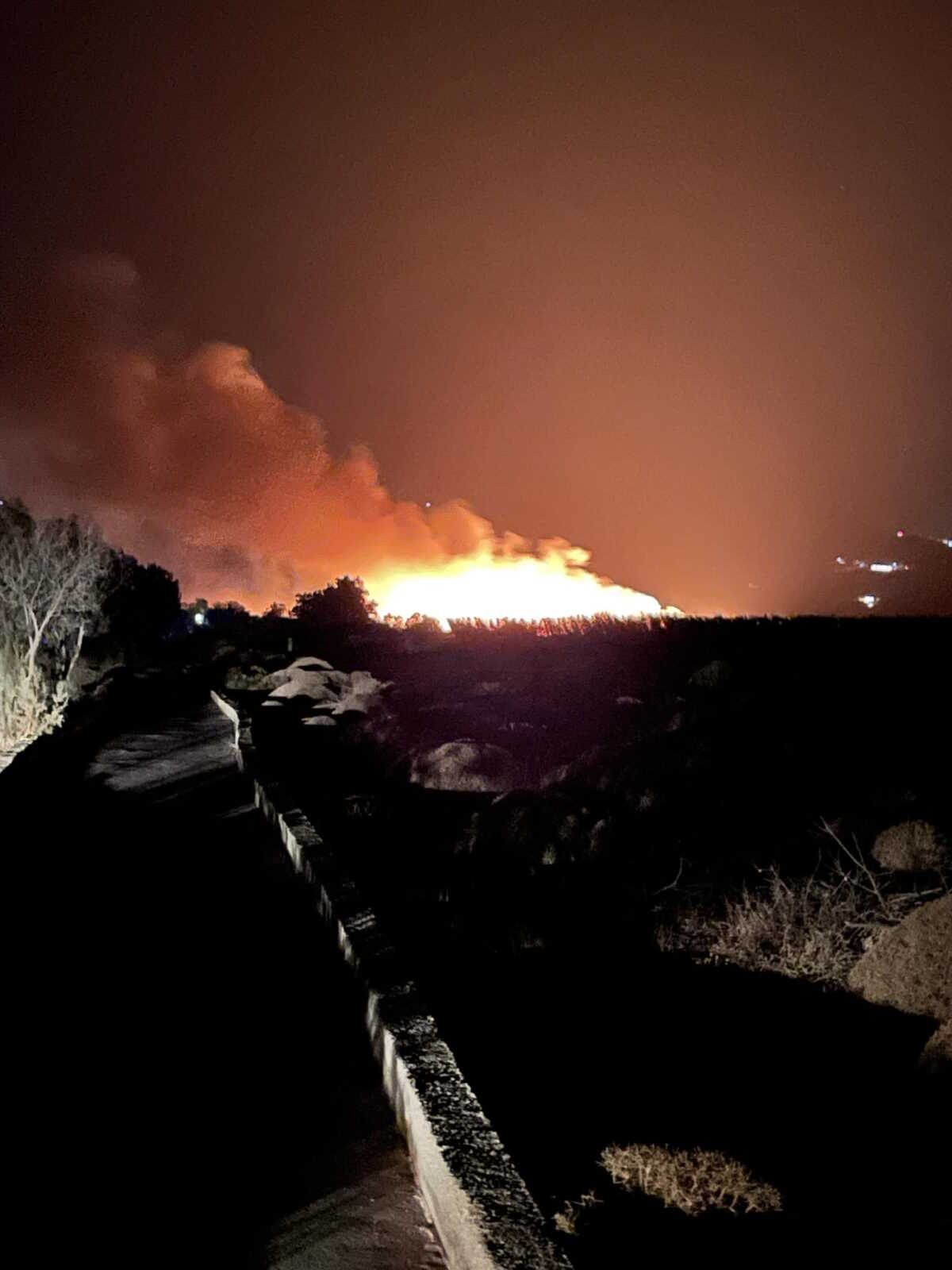 Φωτιά στο Ηραίο Σάμου κοντά στον αρχαίο ναό της Ήρας - Φωτογραφίες από το πύρινο μέτωπο
