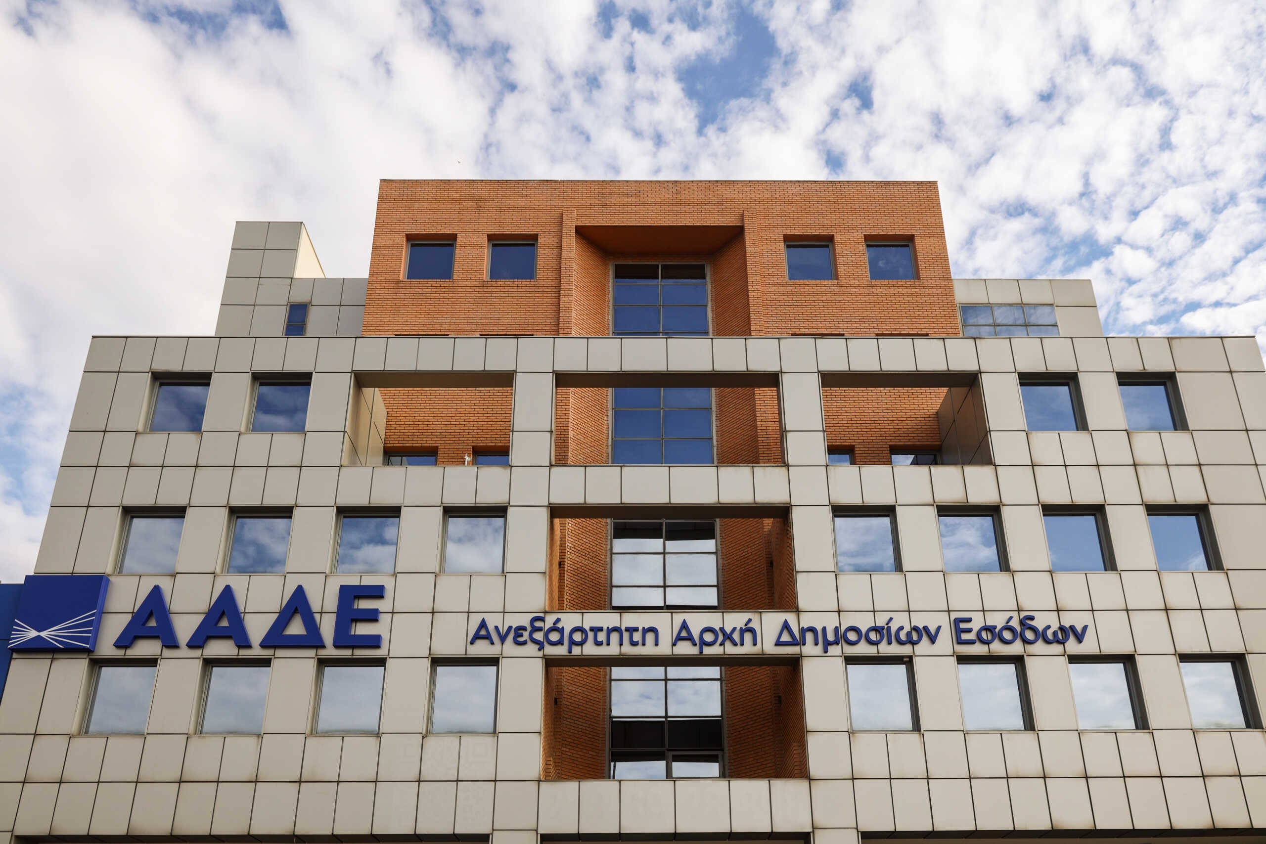myAADE: Ψηφιακά από 2 Αυγούστου όλες οι βεβαιώσεις μητρώου της ΑΑΔΕ