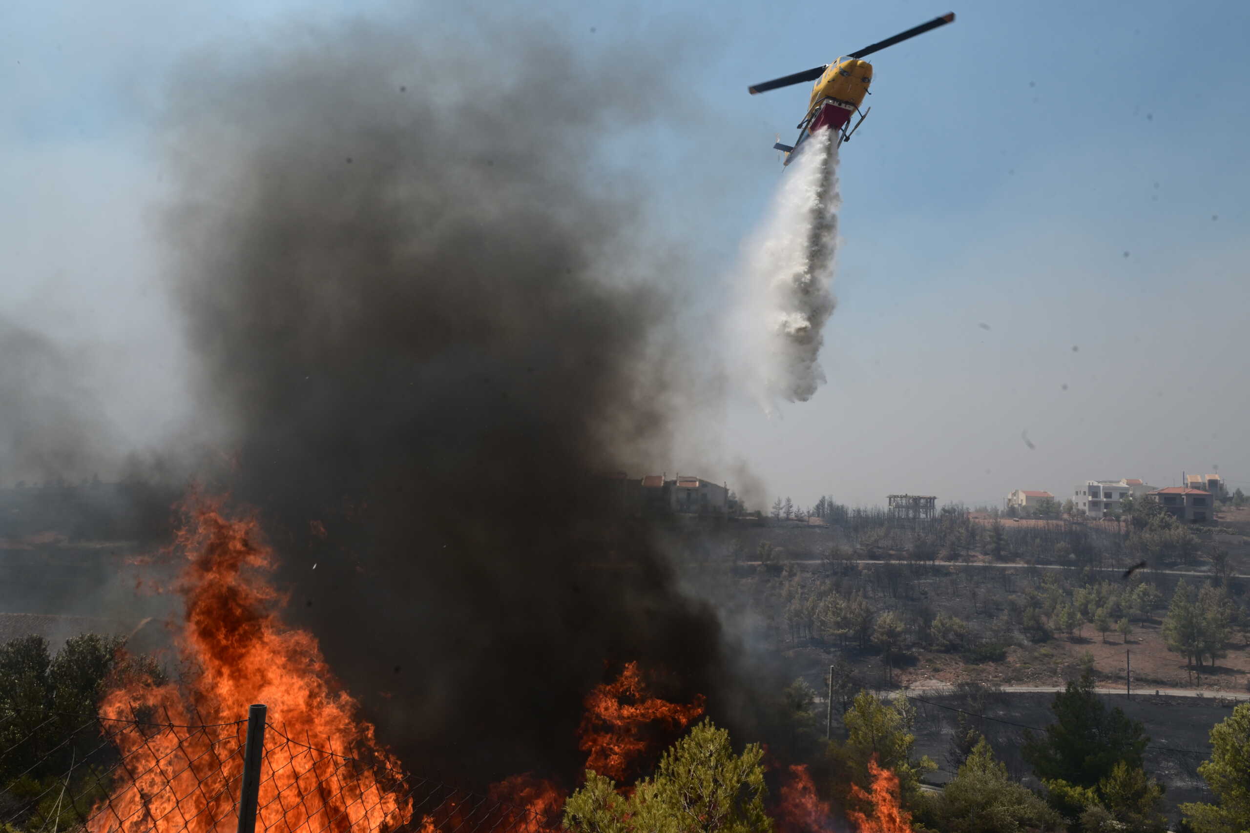 Φωτιά στην Ευρυτανία στην περιοχή Μάραθος, επιχειρούν εναέρια μέσα