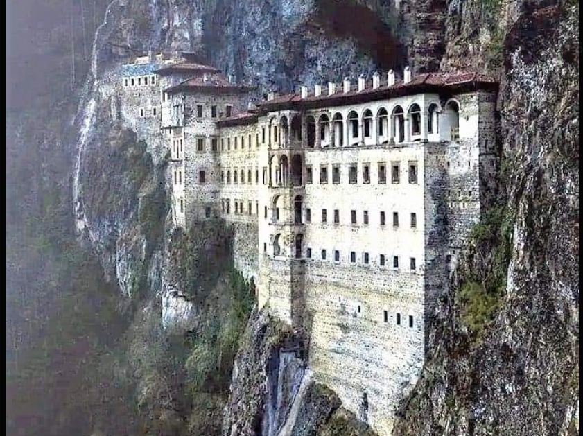 Τουρκία: Λειτουργία στην Παναγία Σουμελά με ελάχιστους πιστούς και υπό τον φόβο των εθνικιστών 2 Τουρκία: Λειτουργία στην Παναγία Σουμελά με ελάχιστους πιστούς και υπό τον φόβο των εθνικιστών