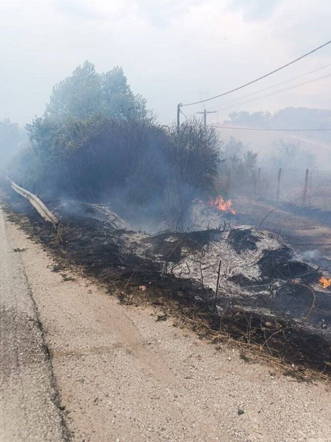 Φωτιά στην Καλαμπάκα σε εγκαταλελειμμένο κτίριο: Μεγάλη κινητοποίηση της Πυροσβεστικής