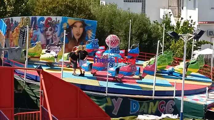 «Λύγισε» ο πατέρας του 19χρονου που σκοτώθηκε στο λούνα παρκ στη Χαλκιδική - Έκανε αυτοψία στο μοιραίο «Crazy Dance» υποβασταζόμενος
