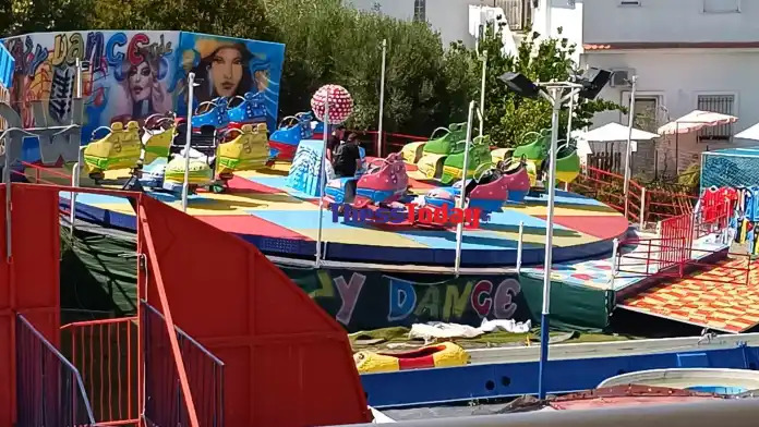 «Λύγισε» ο πατέρας του 19χρονου που σκοτώθηκε στο λούνα παρκ στη Χαλκιδική - Έκανε αυτοψία στο μοιραίο «Crazy Dance» υποβασταζόμενος
