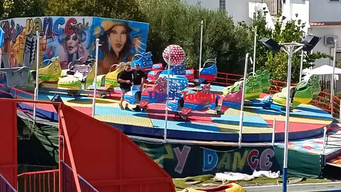 «Λύγισε» ο πατέρας του 19χρονου που σκοτώθηκε στο λούνα παρκ στη Χαλκιδική - Έκανε αυτοψία στο μοιραίο «Crazy Dance» υποβασταζόμενος