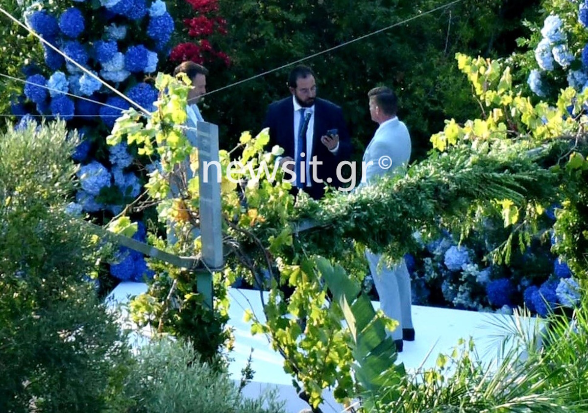 Με ένα μεγάλο beach party ολοκληρώνεται η ανταλλαγή όρκων του Στέφανου Κασσελάκη και του Τάιλερ Μακμπέθ