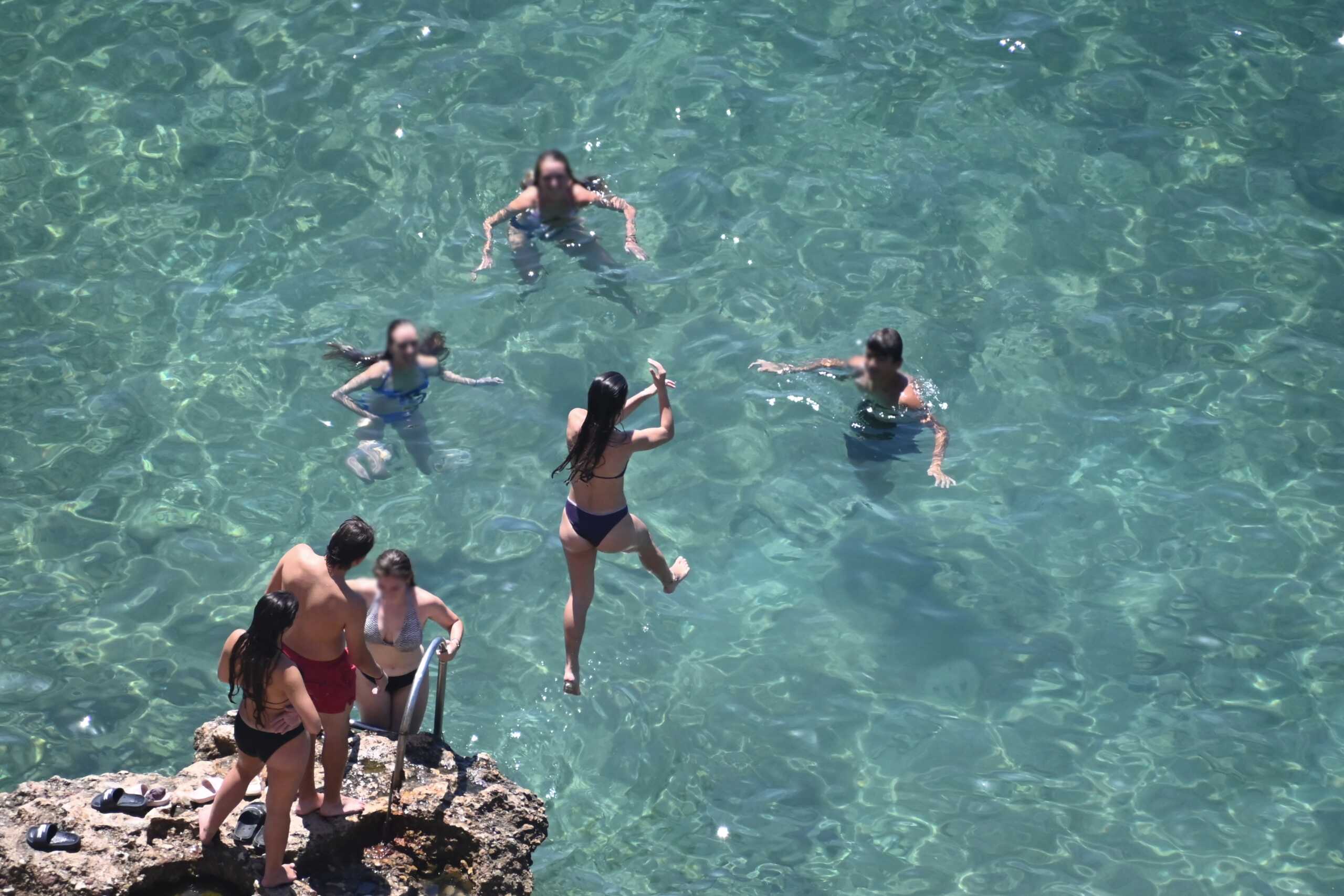 Μελτέμια και μπόρες «εμποδίζουν» τον καύσωνα μέχρι τις 15 Αυγούστου – Θερμοκρασία έως 39°C έως την Πέμπτη