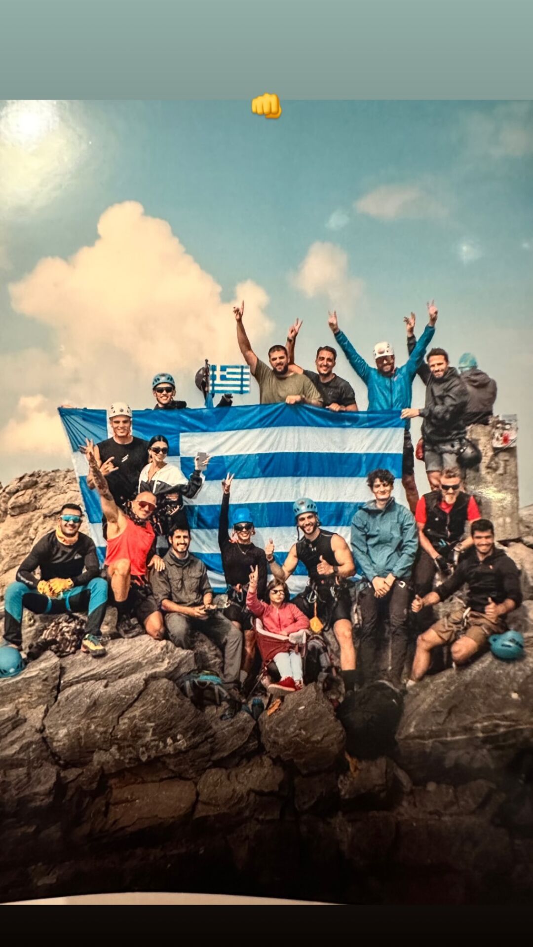Σάκης Κατσούλης και Ηλίας Βρεττός ανέβηκαν στην κορυφή του Ολύμπου με τις συντρόφους τους