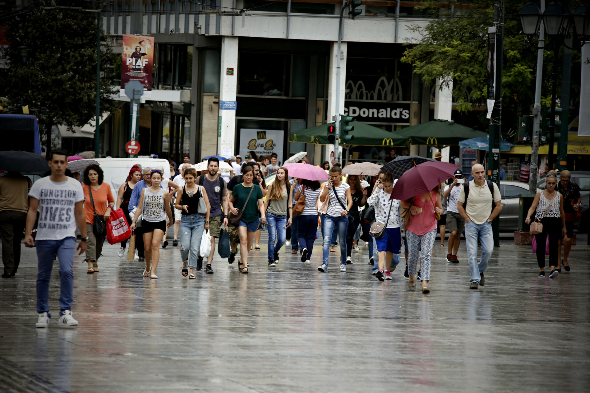 Έρχονται βροχές το μεσημέρι στην Αττική – Ποιες άλλες περιοχές θα χτυπήσει η κακοκαιρία