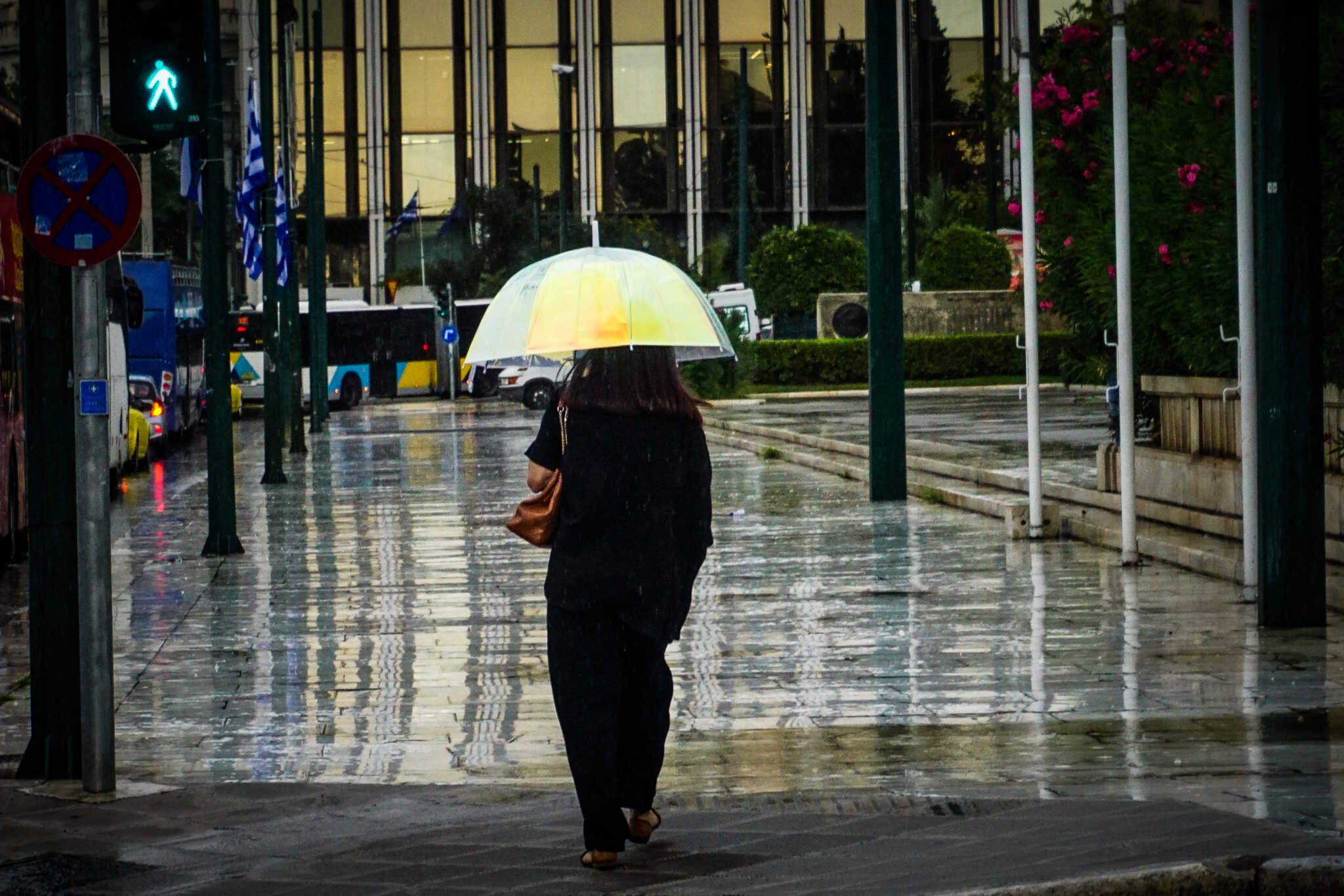 Φθινόπωρο από αύριο έως την Κυριακή – Πού θα πέσουν βροχές και καταιγίδες με χαλάζι και κεραυνούς – Έντονα φαινόμενα στην Πελοπόννησο