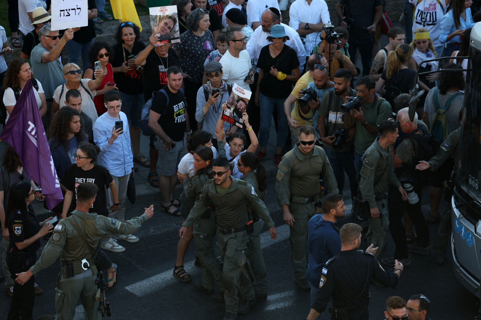 Απεργίες στο Ισραήλ σε ένδειξη αλληλεγγύης προς τους Ισραηλινούς ομήρους και τις οικογένειές τους