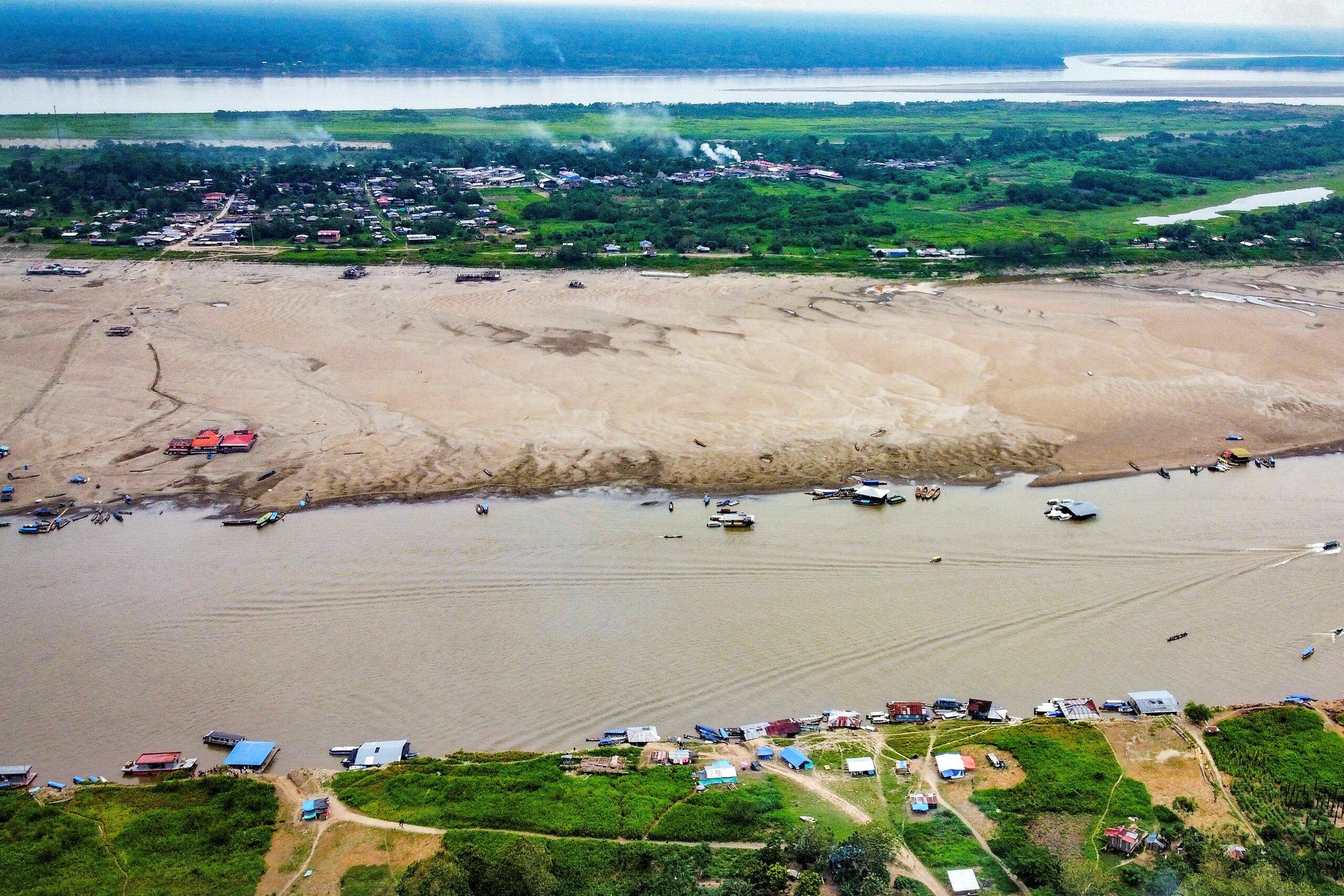 COLOMBIA-ENVIRONMENT-DROUGHT-AMAZONAS Βραζιλία: Η χειρότερη ξηρασία των τελευταίων ετών – Μεγάλη μείωση της στάθμης των ποταμών