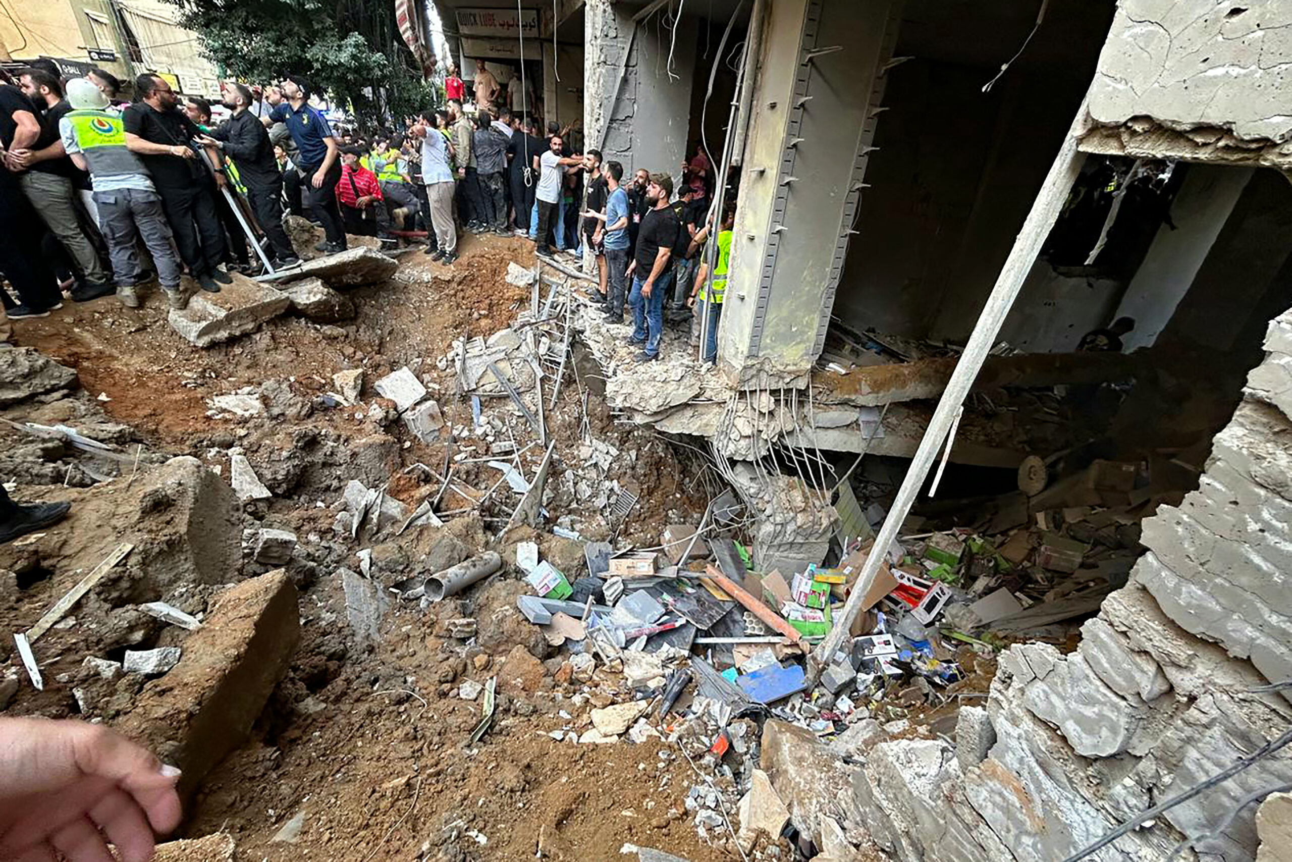 LEBANON-ISRAEL-PALESTINIAN-CONFLICT Στους 14 οι νεκροί από το ισραηλινό πλήγμα στη Βηρυτό – Καταδικάζει το Ιράν την επίθεση