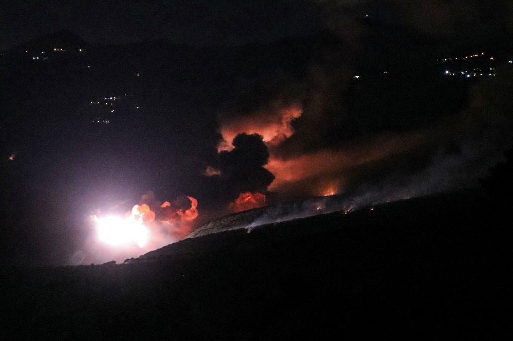 Μπαράζ επιθέσεων του Ισραήλ σε θέσεις της Χεζμπολάχ στον Λίβανο – Φόβοι για γενικευμένη ανάφλεξη στη Μ. Ανατολή 3 Μπαράζ επιθέσεων του Ισραήλ σε θέσεις της Χεζμπολάχ στον Λίβανο – Φόβοι για γενικευμένη ανάφλεξη στη Μ. Ανατολή