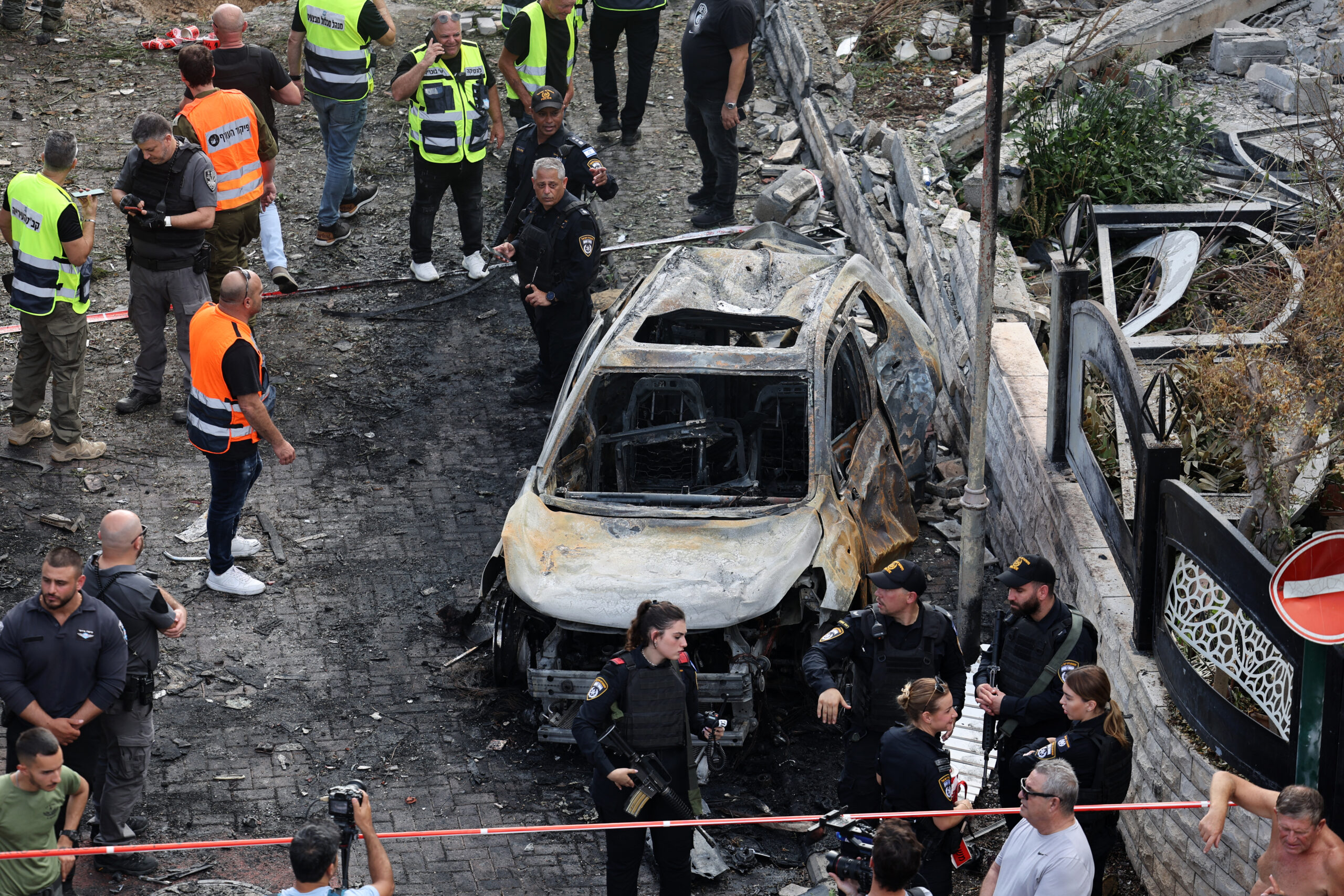 ISRAEL-LEBANON-PALESTINIAN-CONFLICT Φόβοι για ένα ευρύτερο περιφερειακό πόλεμο στη Μέση Ανατολή – Μπαράζ ρουκετών από τη Χεζμπολάχ για αντίποινα στο Ισραήλ