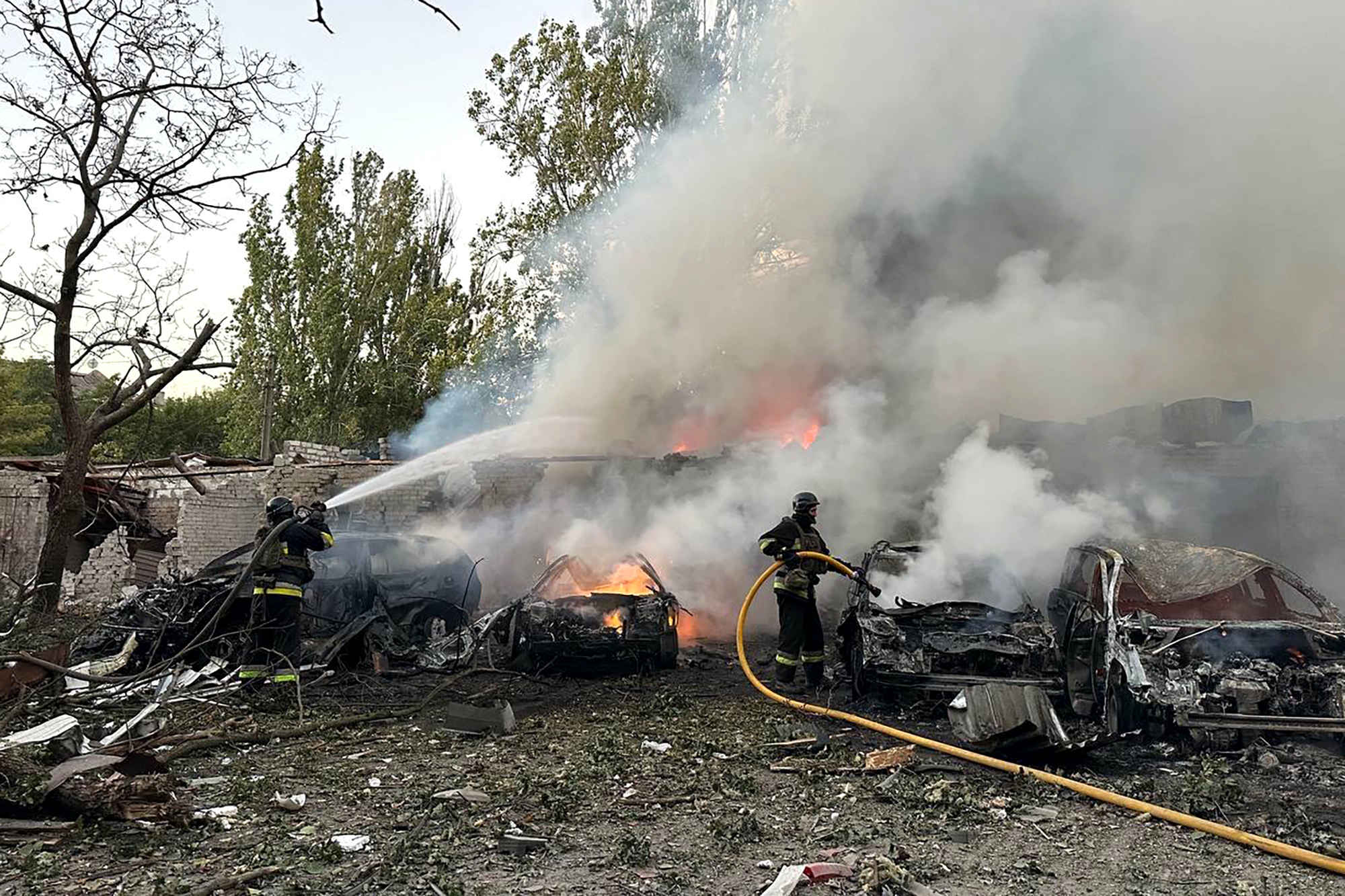 UKRAINE-RUSSIA-CONFLICT-WAR Ρωσικός βομβαρδισμός στη Ζαπορίζια – Τουλάχιστον 11 οι τραυματίες