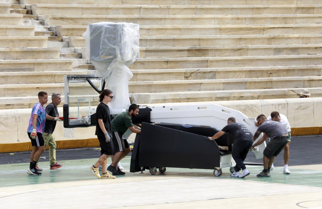 Η μετατροπή του Παναθηναϊκού Σταδίου σε γήπεδο μπάσκετ (ΦΩΤΟρεπορτάζ) 6 Η μετατροπή του Παναθηναϊκού Σταδίου σε γήπεδο μπάσκετ (ΦΩΤΟρεπορτάζ)