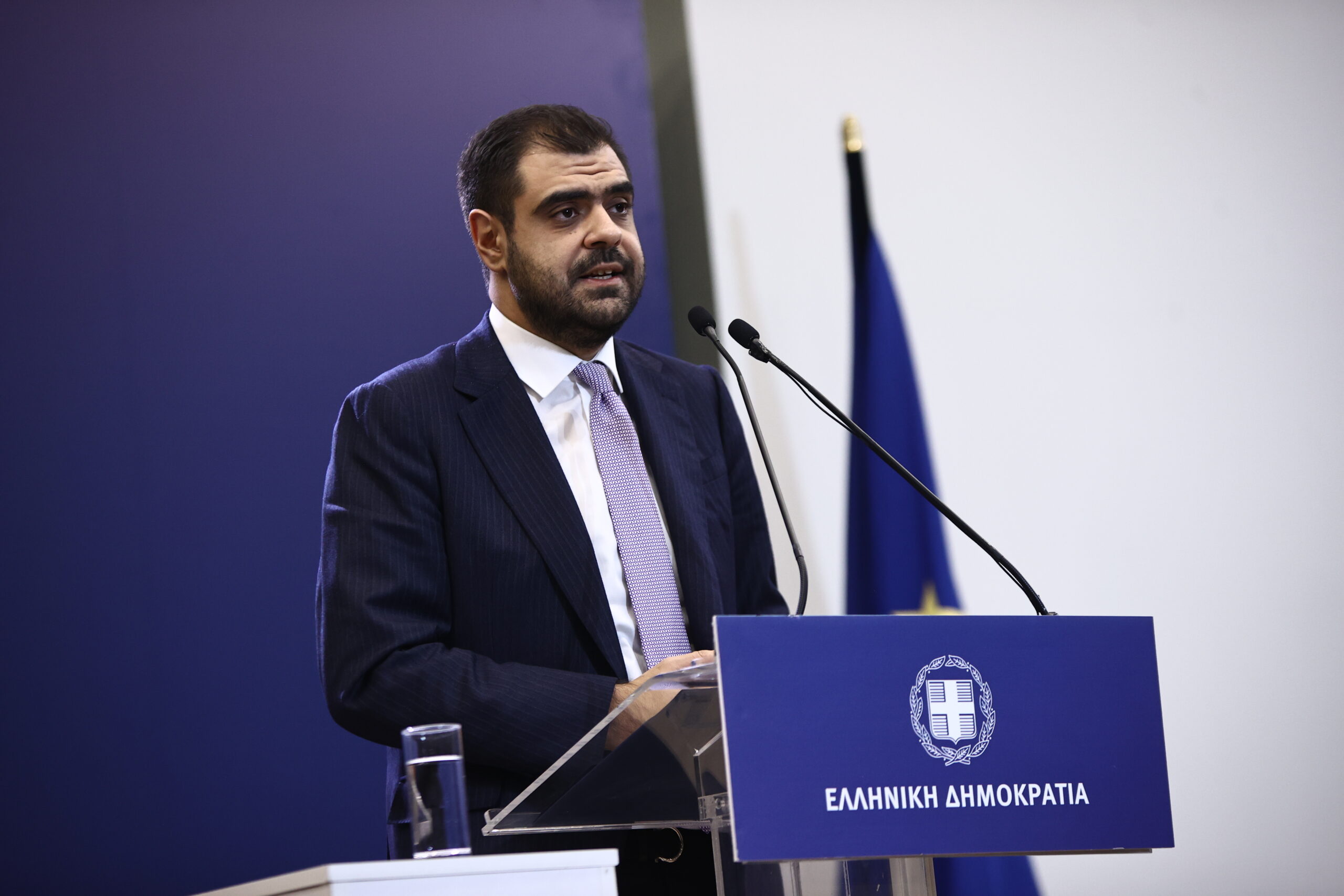 Ζωντανή η ενημέρωση του κυβερνητικού εκπροσώπου (9/12/24)