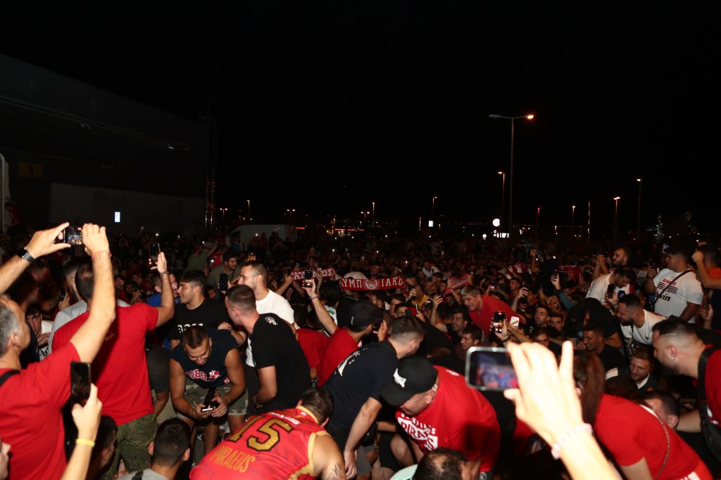 Πάτησε Ελλάδα ο Φουρνιέ | Πανδαιμόνιο στο “Ελ. Βενιζέλος” (ΦΩΤΟρεπορτάζ + video) 11 Πάτησε Ελλάδα ο Φουρνιέ | Πανδαιμόνιο στο “Ελ. Βενιζέλος” (ΦΩΤΟρεπορτάζ + video)