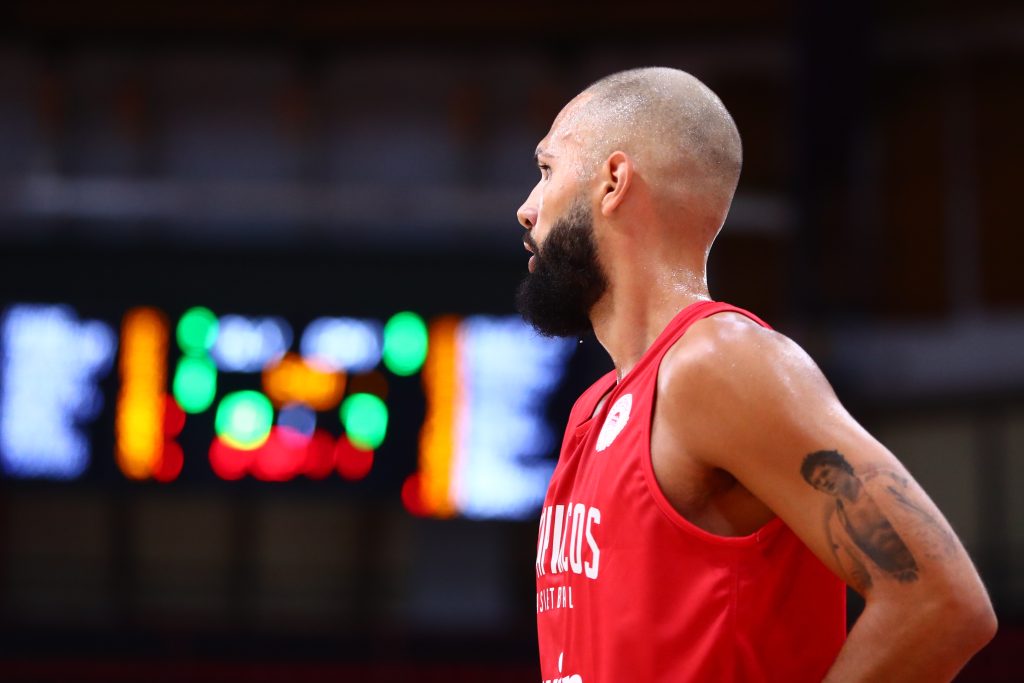 Τα φωτογραφικά “κλικ” της ερυθρόλευκης αναμέτρησης του Ολυμπιακού με τον Ερυθρό Αστέρα (ΦΩΤΟρεπορτάζ) 8 Τα φωτογραφικά “κλικ” της ερυθρόλευκης αναμέτρησης του Ολυμπιακού με τον Ερυθρό Αστέρα (ΦΩΤΟρεπορτάζ)