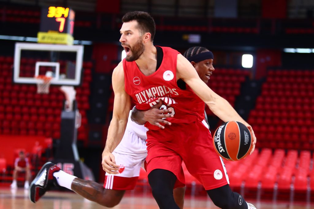 Τα φωτογραφικά “κλικ” της ερυθρόλευκης αναμέτρησης του Ολυμπιακού με τον Ερυθρό Αστέρα (ΦΩΤΟρεπορτάζ) 11 Τα φωτογραφικά “κλικ” της ερυθρόλευκης αναμέτρησης του Ολυμπιακού με τον Ερυθρό Αστέρα (ΦΩΤΟρεπορτάζ)