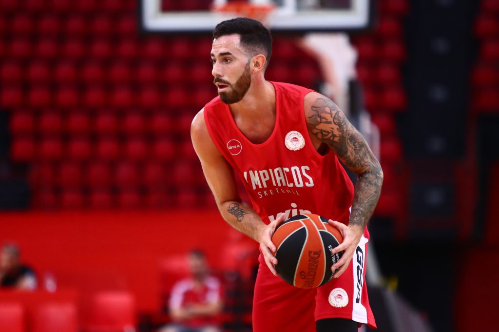 Τα φωτογραφικά “κλικ” της ερυθρόλευκης αναμέτρησης του Ολυμπιακού με τον Ερυθρό Αστέρα (ΦΩΤΟρεπορτάζ) 10 Τα φωτογραφικά “κλικ” της ερυθρόλευκης αναμέτρησης του Ολυμπιακού με τον Ερυθρό Αστέρα (ΦΩΤΟρεπορτάζ)