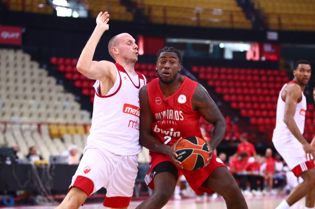 Τα φωτογραφικά “κλικ” της ερυθρόλευκης αναμέτρησης του Ολυμπιακού με τον Ερυθρό Αστέρα (ΦΩΤΟρεπορτάζ) 13 Τα φωτογραφικά “κλικ” της ερυθρόλευκης αναμέτρησης του Ολυμπιακού με τον Ερυθρό Αστέρα (ΦΩΤΟρεπορτάζ)