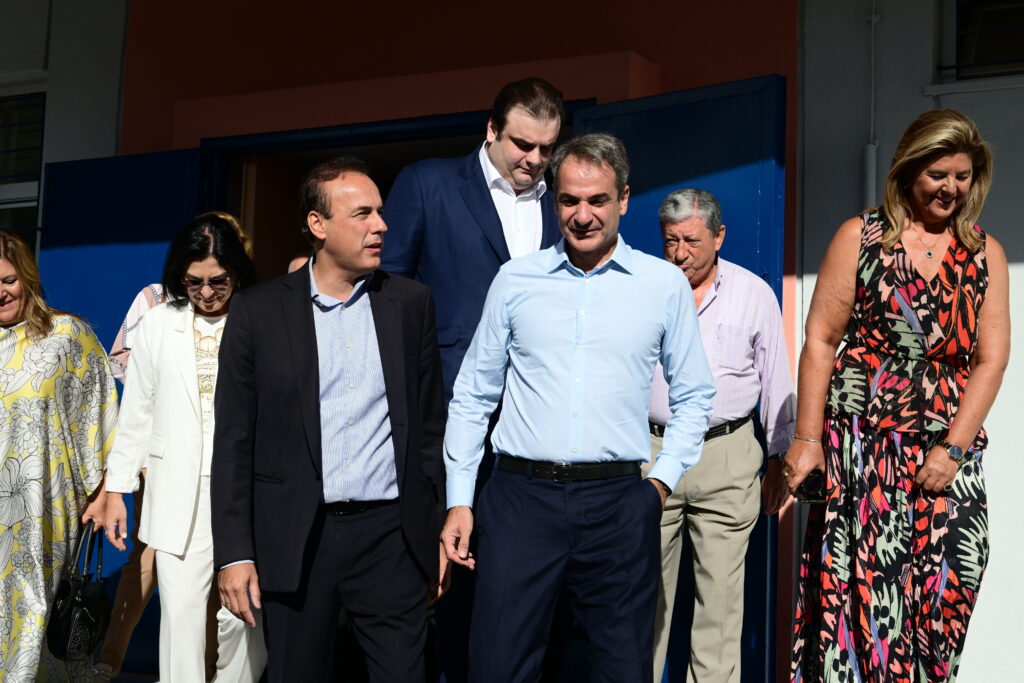 Στη Γλυφάδα για την έναρξη της νέας σχολικής χρονιάς ο πρωθυπουργός (φωτογραφίες) 11 Στη Γλυφάδα για την έναρξη της νέας σχολικής χρονιάς ο πρωθυπουργός (φωτογραφίες)