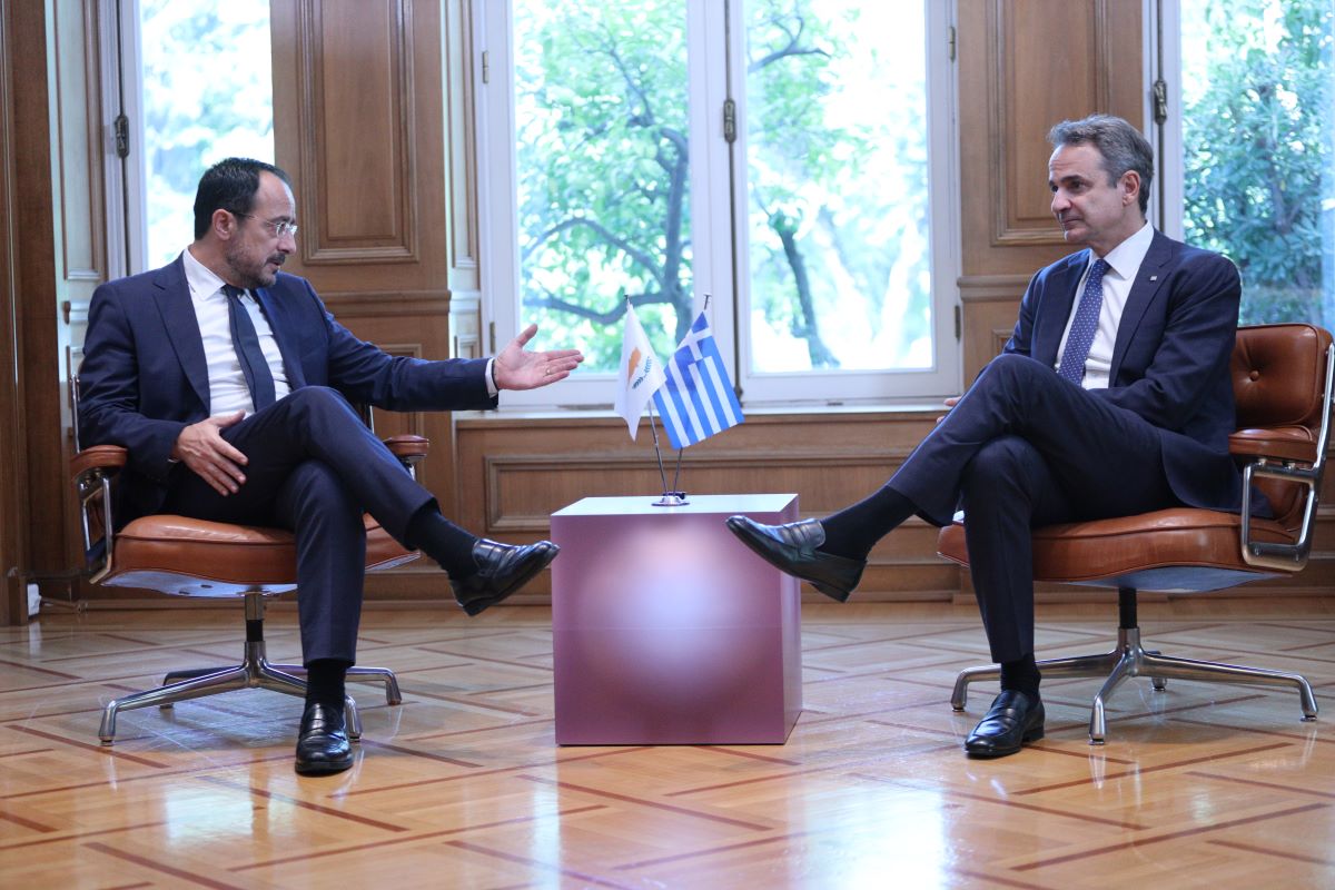 Συντονίζουν τα βήματά τους Αθήνα – Λευκωσία ενόψει εξελίξεων στο Κυπριακό – Προσδοκίες για τη συνάντηση Μητσοτάκη – Ερντογάν