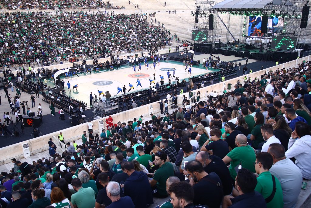 Οι εικόνες από το… μπασκετικό Καλλιμάρμαρο και το συγκινητικό αφιέρωμα στον Παύλο Γιαννακόπουλο (ΦΩΤΟ+video) 4 Οι εικόνες από το… μπασκετικό Καλλιμάρμαρο και το συγκινητικό αφιέρωμα στον Παύλο Γιαννακόπουλο (ΦΩΤΟ+video)