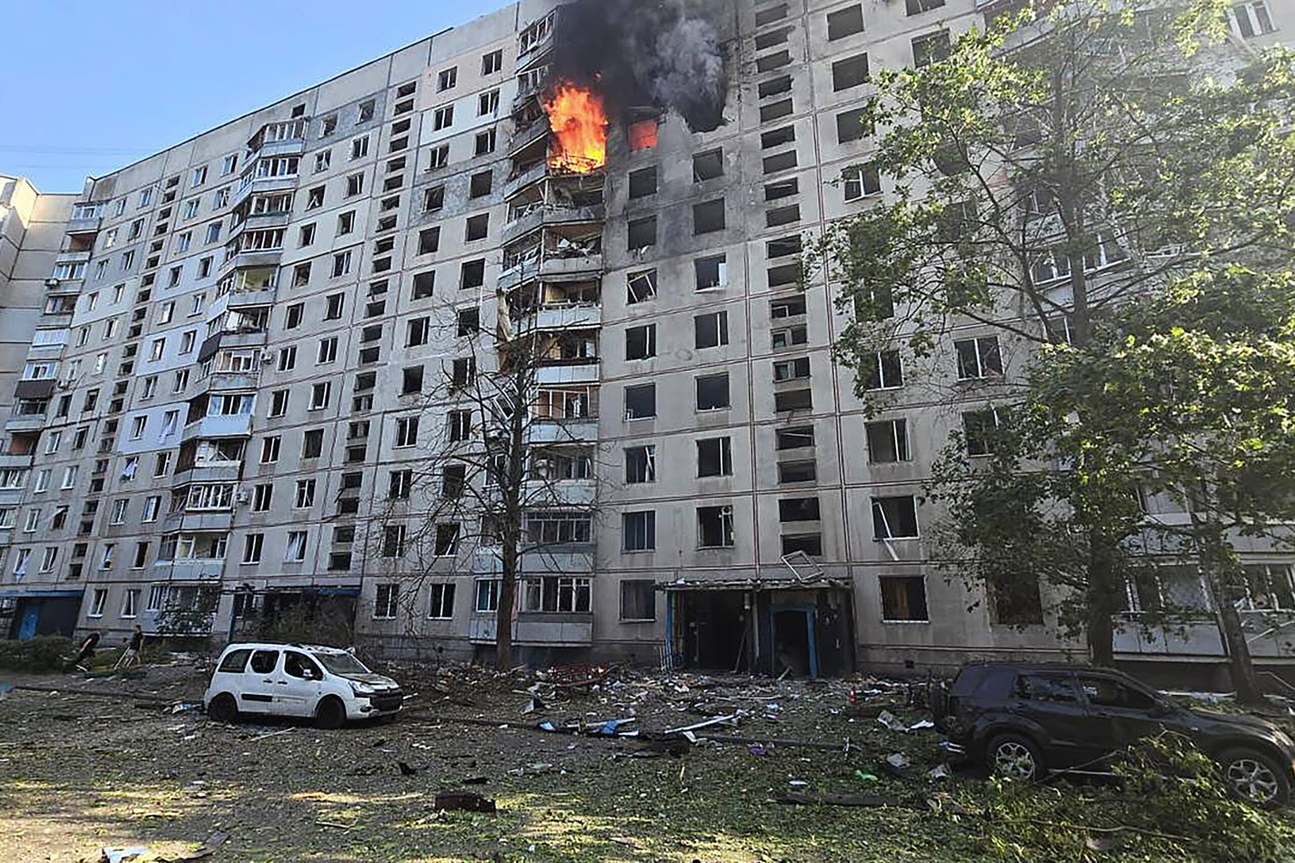 Πόλεμος στην Ουκρανία: Τουλάχιστον 28 άμαχοι τραυματίστηκαν από ρωσικό βομβαρδισμό στο Χάρκοβο