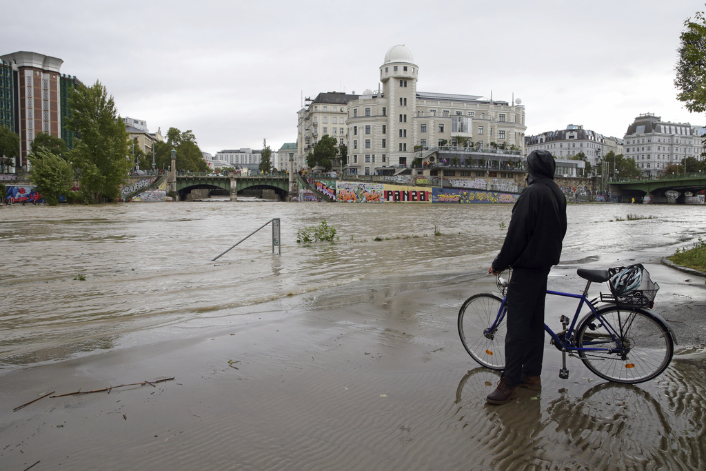 Austria Floods Η κακοκαιρία Μπόρις σαρώνει την Ευρώπη: Κίνδυνος από την άνοδο της στάθμης του Δούναβη
