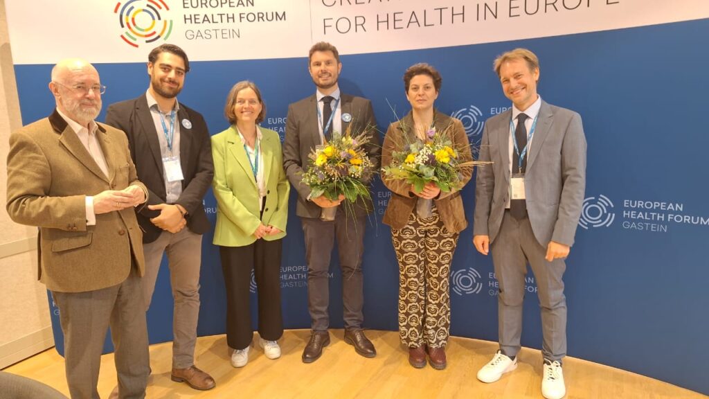Στους Γιατρούς του Κόσμου απονεμήθηκε το European Health Leadership Award 2024 για το καινοτόμο έργο «Ενεργός και Υγιής Γήρανση 60+» 6 Στους Γιατρούς του Κόσμου απονεμήθηκε το European Health Leadership Award 2024 για το καινοτόμο έργο «Ενεργός και Υγιής Γήρανση 60+»
