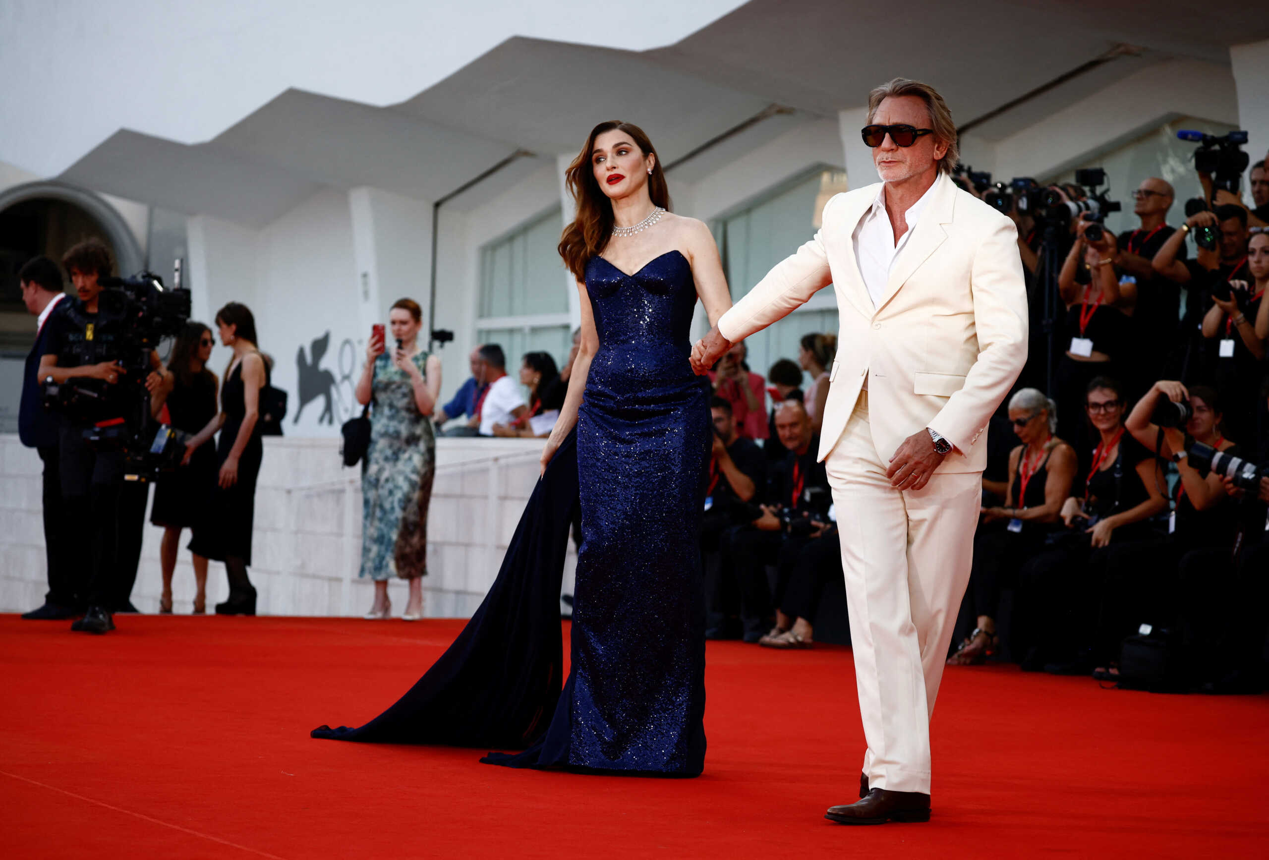 Ντάνιελ Κρεγκ: Το νέο hair look και το εντυπωσιακό «James Bond girl», Ρέιτσελ Βάις