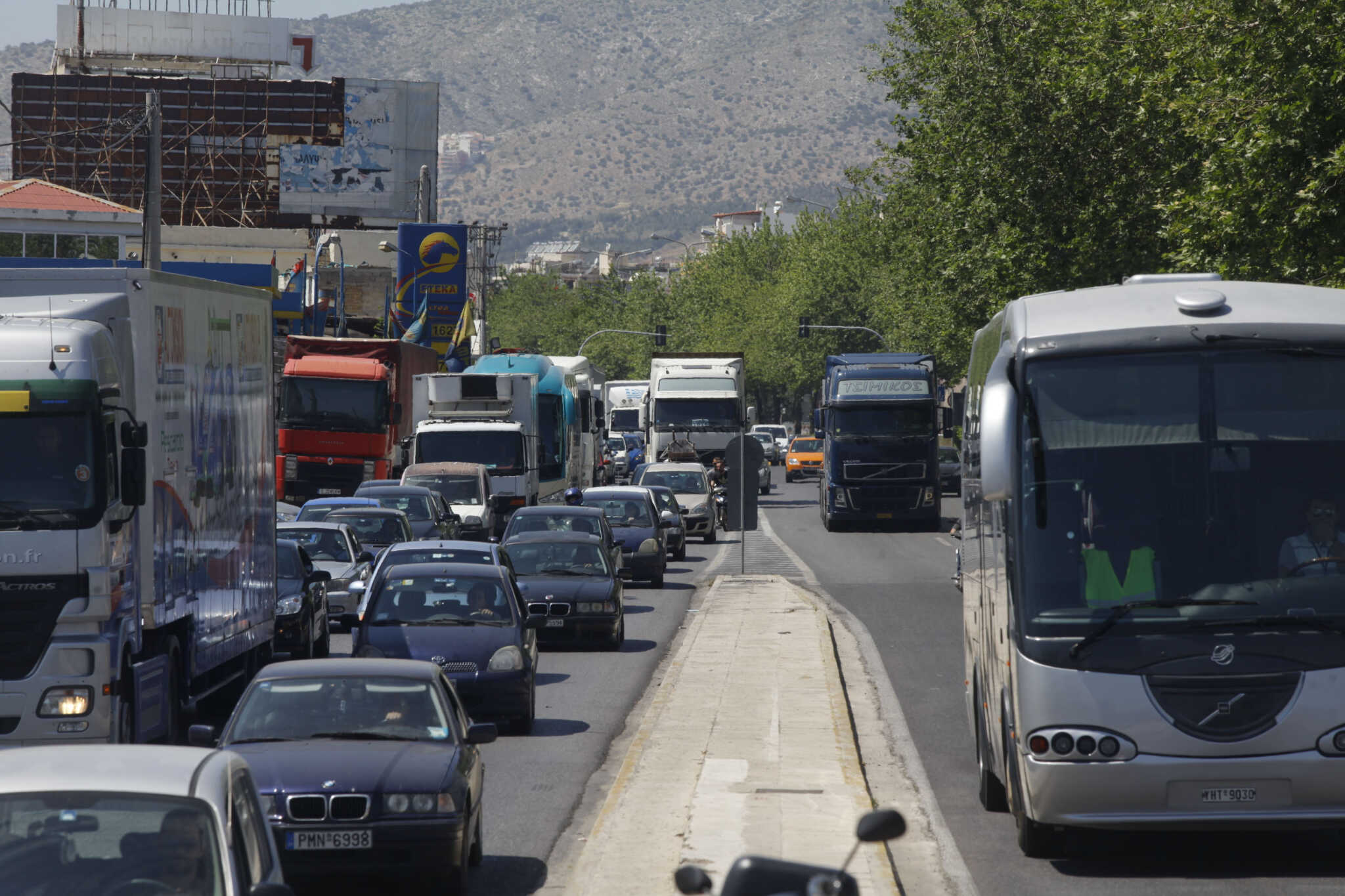 Τριπλή καραμπόλα και μποτιλιάρισμα στον Κηφισό