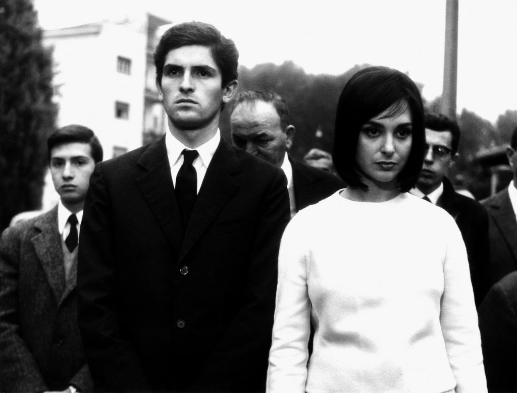 «Σε φόντο άσπρο-μαύρο»: Το νέο αφιέρωμα του ERTFLIX με αριστουργήματα του ασπρόμαυρου κινηματογράφου 19 «Σε φόντο άσπρο-μαύρο»: Το νέο αφιέρωμα του ERTFLIX με αριστουργήματα του ασπρόμαυρου κινηματογράφου