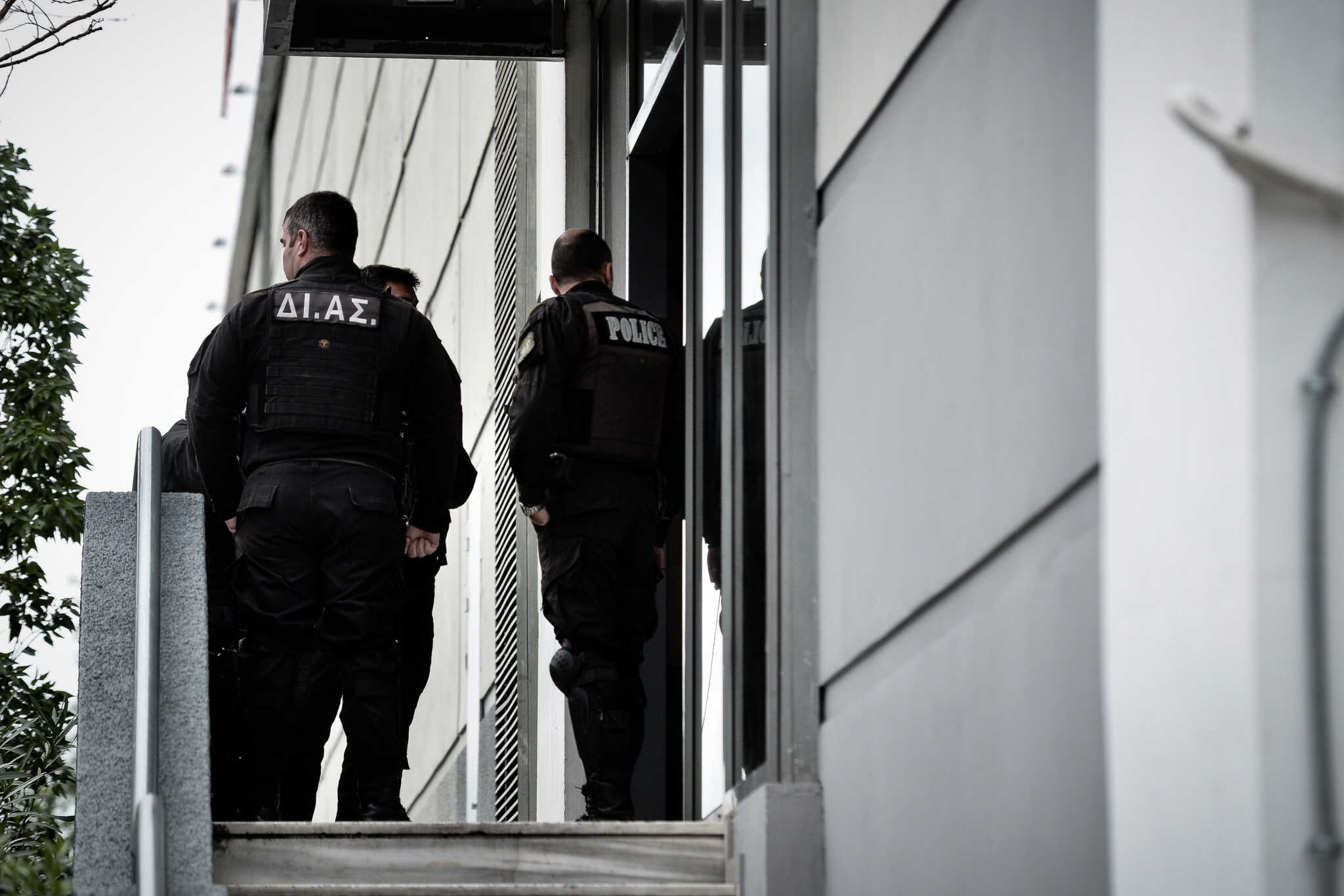 Ληστεία σε χρηματαποστολή με λεία 1 εκατ. ευρώ στο Λαύριο έξω από κατάστημα παιχνιδιών