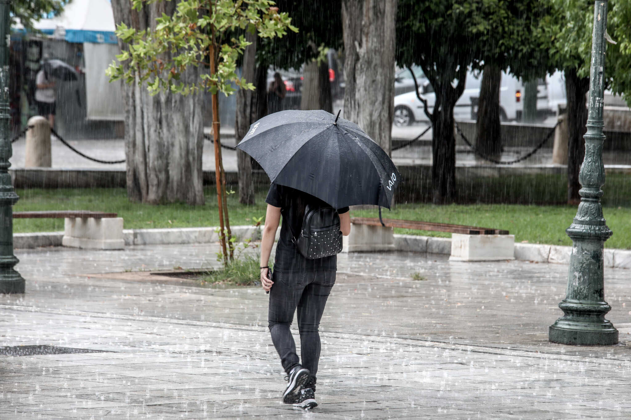 Πώς θα κινηθεί η κακοκαιρία «Atena» τις επόμενες ώρες – Στο «μάτι» κεντρικά και βόρεια – Επικίνδυνα φαινόμενα το μεσημέρι
