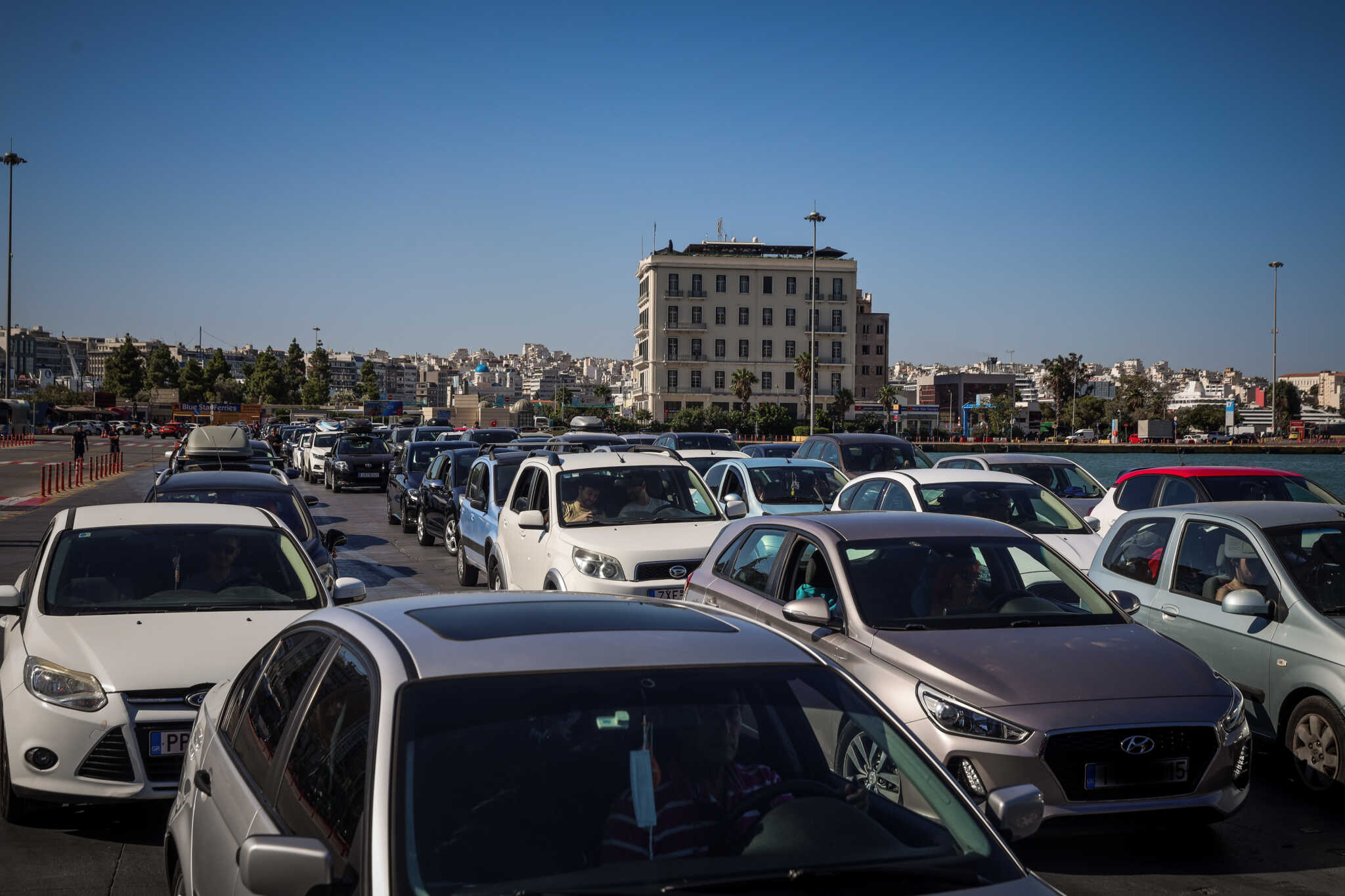 Η κίνηση «επέστεψε» από τις διακοπές: Μεγάλες καθυστερήσεις στην Αττική οδό, δυσκολίες στον Κηφισό