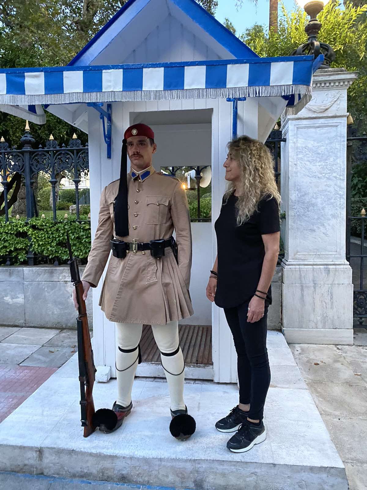 Το τσολιαδάκι που έγινε περήφανος εύζωνας - «Του τρύπησαν το πόδι τα τσαρούχια, αλλά άντεχε» αποκαλύπτει η μητέρα του Γιώργου Τσιούλου 7 Το τσολιαδάκι που έγινε περήφανος εύζωνας - «Του τρύπησαν το πόδι τα τσαρούχια, αλλά άντεχε» αποκαλύπτει η μητέρα του Γιώργου Τσιούλου