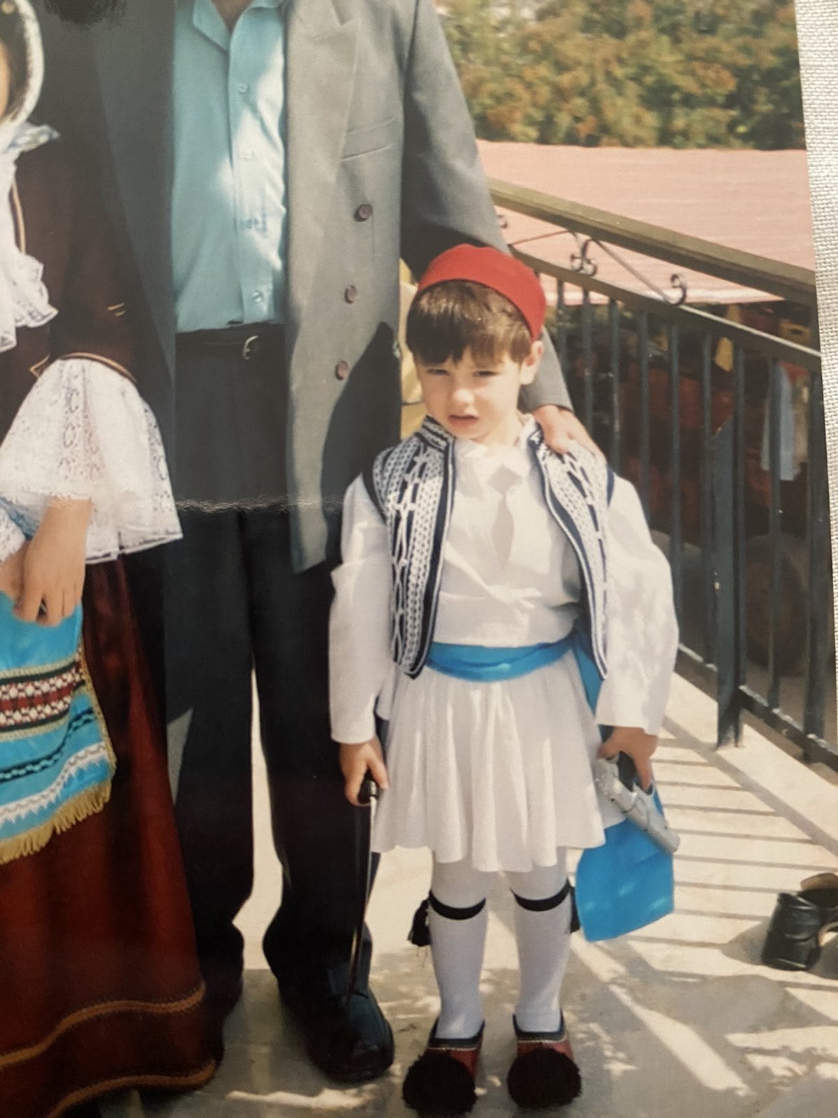 Το τσολιαδάκι που έγινε περήφανος εύζωνας - «Του τρύπησαν το πόδι τα τσαρούχια, αλλά άντεχε» αποκαλύπτει η μητέρα του Γιώργου Τσιούλου 11 Το τσολιαδάκι που έγινε περήφανος εύζωνας - «Του τρύπησαν το πόδι τα τσαρούχια, αλλά άντεχε» αποκαλύπτει η μητέρα του Γιώργου Τσιούλου