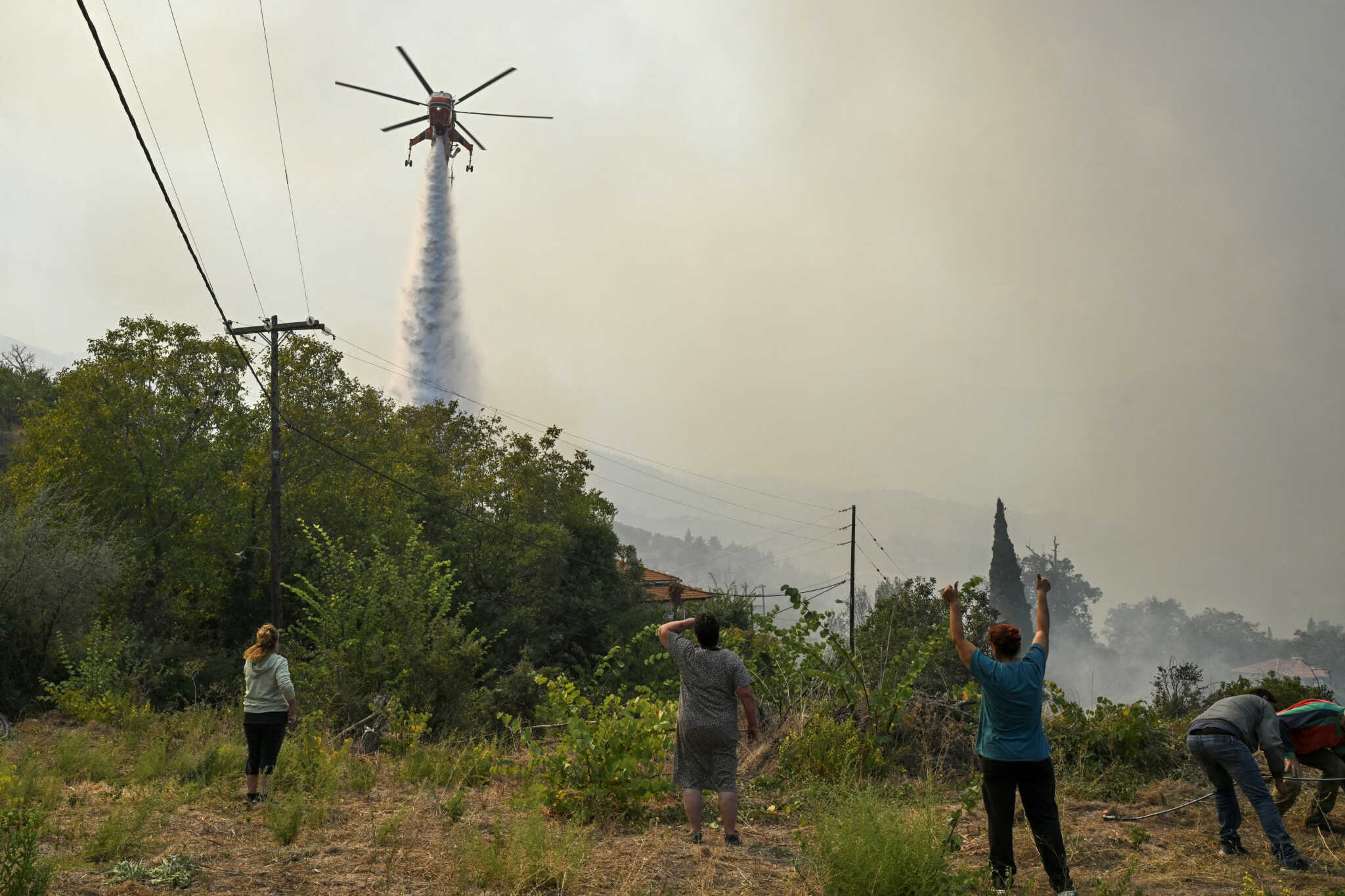Χάθηκε στους καπνούς ο Κορινθιακός από την φωτιά στο Ξυλόκαστρο - Συνεχείς αναζωπυρώσεις 8 Χάθηκε στους καπνούς ο Κορινθιακός από την φωτιά στο Ξυλόκαστρο - Συνεχείς αναζωπυρώσεις