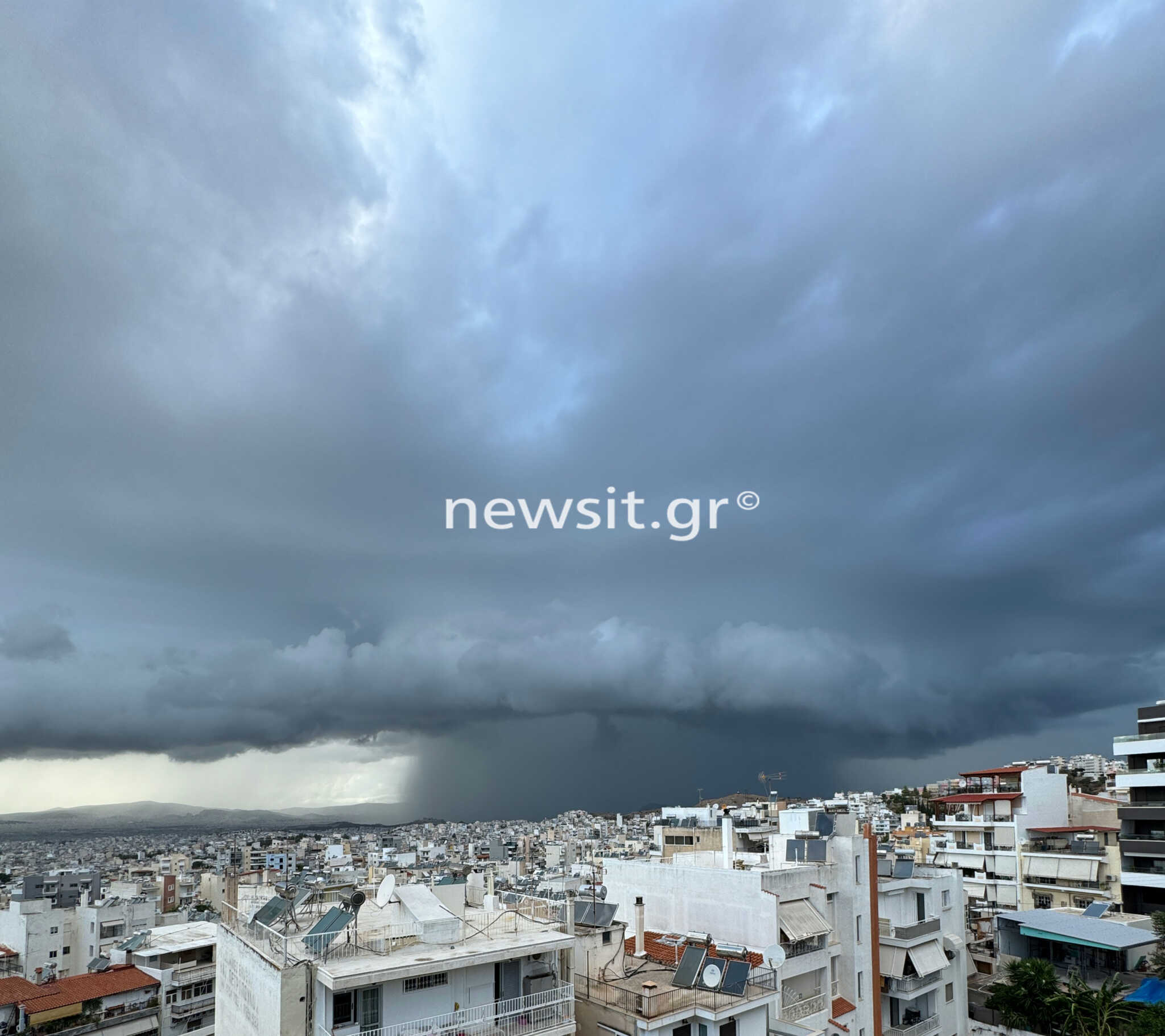 Η «Atena» στην Ηλιούπολη – Εικόνα που προκαλεί θαυμασμό αλλά και δέος