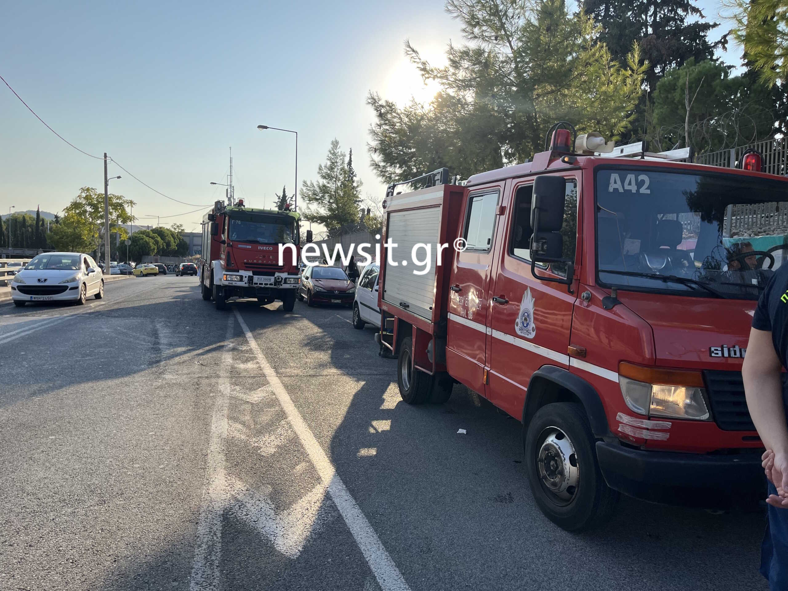 Αποκαταστάθηκε η κυκλοφορία στον ΗΣΑΠ μετά τη φωτιά στις γραμμές - «Ανοίξαμε μόνοι μας τις πόρτες» 6 Αποκαταστάθηκε η κυκλοφορία στον ΗΣΑΠ μετά τη φωτιά στις γραμμές - «Ανοίξαμε μόνοι μας τις πόρτες»