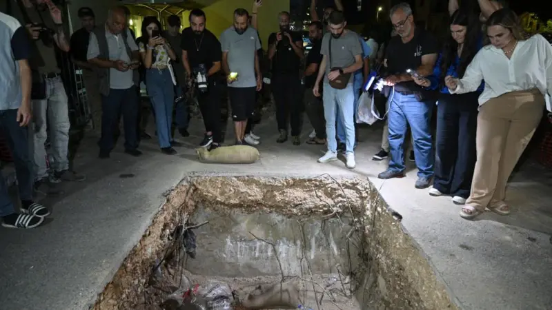Το Ισραήλ μετακινεί στρατό στο βορρά μετά το διπλό κύμα φονικών εκρήξεων στο Λίβανο – Μιλά για «νέα εποχή» στον πόλεμο 4 Το Ισραήλ μετακινεί στρατό στο βορρά μετά το διπλό κύμα φονικών εκρήξεων στο Λίβανο – Μιλά για «νέα εποχή» στον πόλεμο